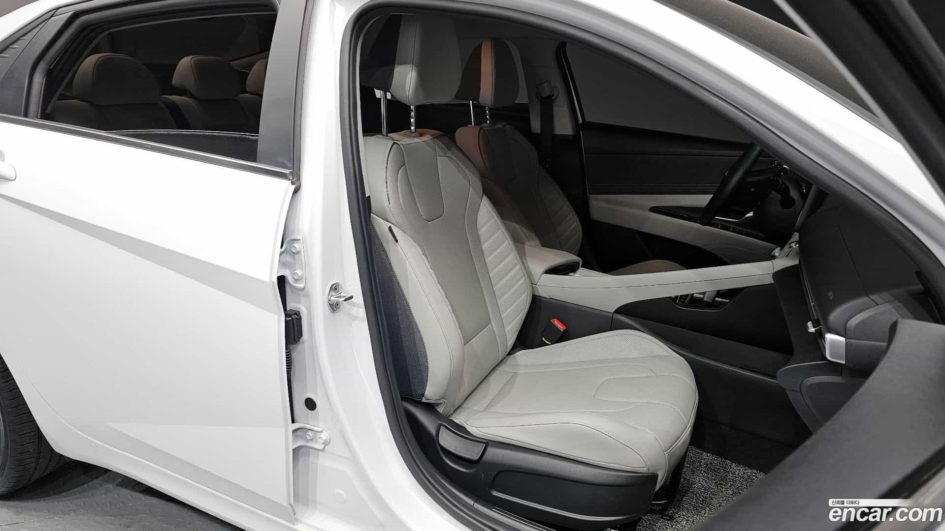 AVANTE Hyundai 2020.6-OPTION-016