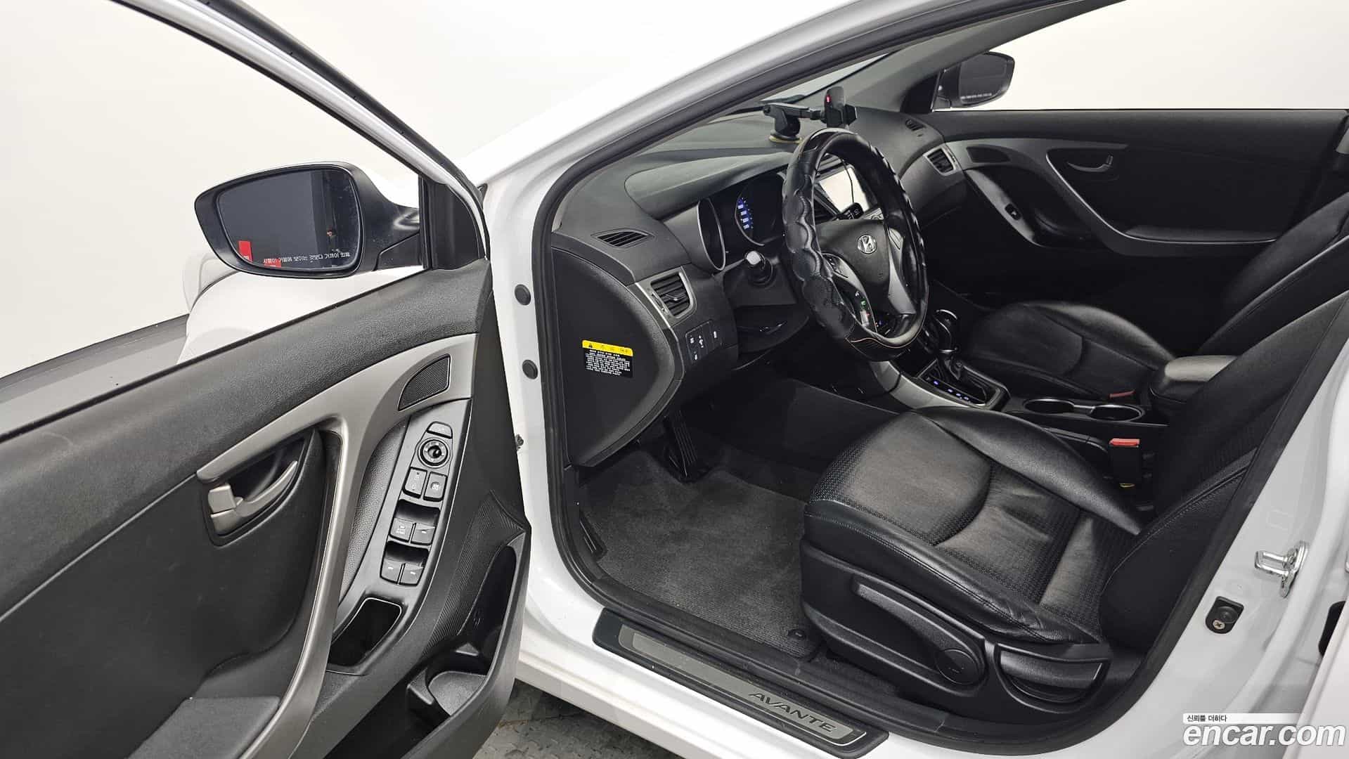 AVANTE Hyundai 2015.4-INNER-010