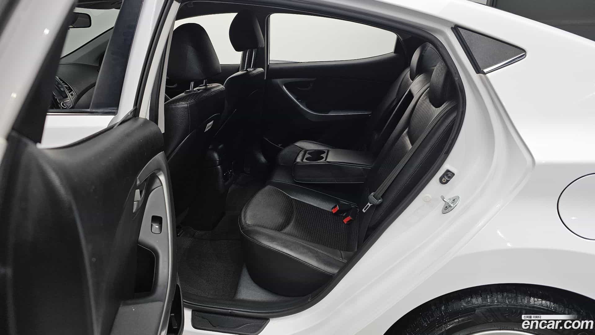 AVANTE Hyundai 2015.4-OPTION-015