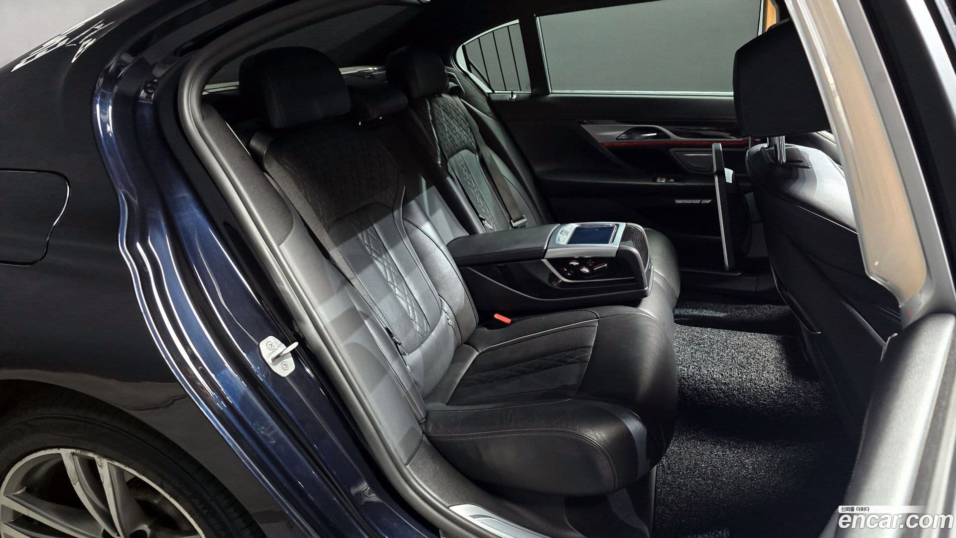 Main__Slider__Photo:7-Series BMW 2018.2-11