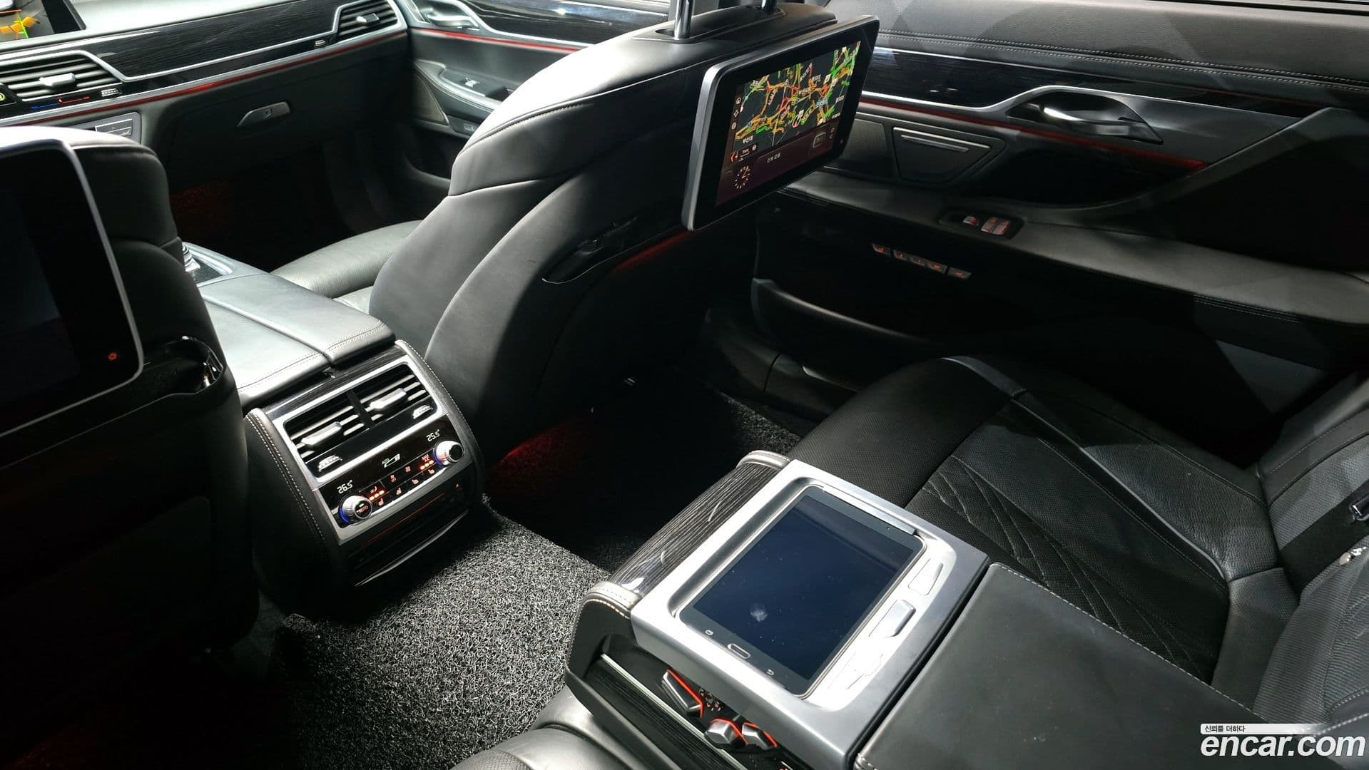 Main__Slider__Photo:7-Series BMW 2018.2-16