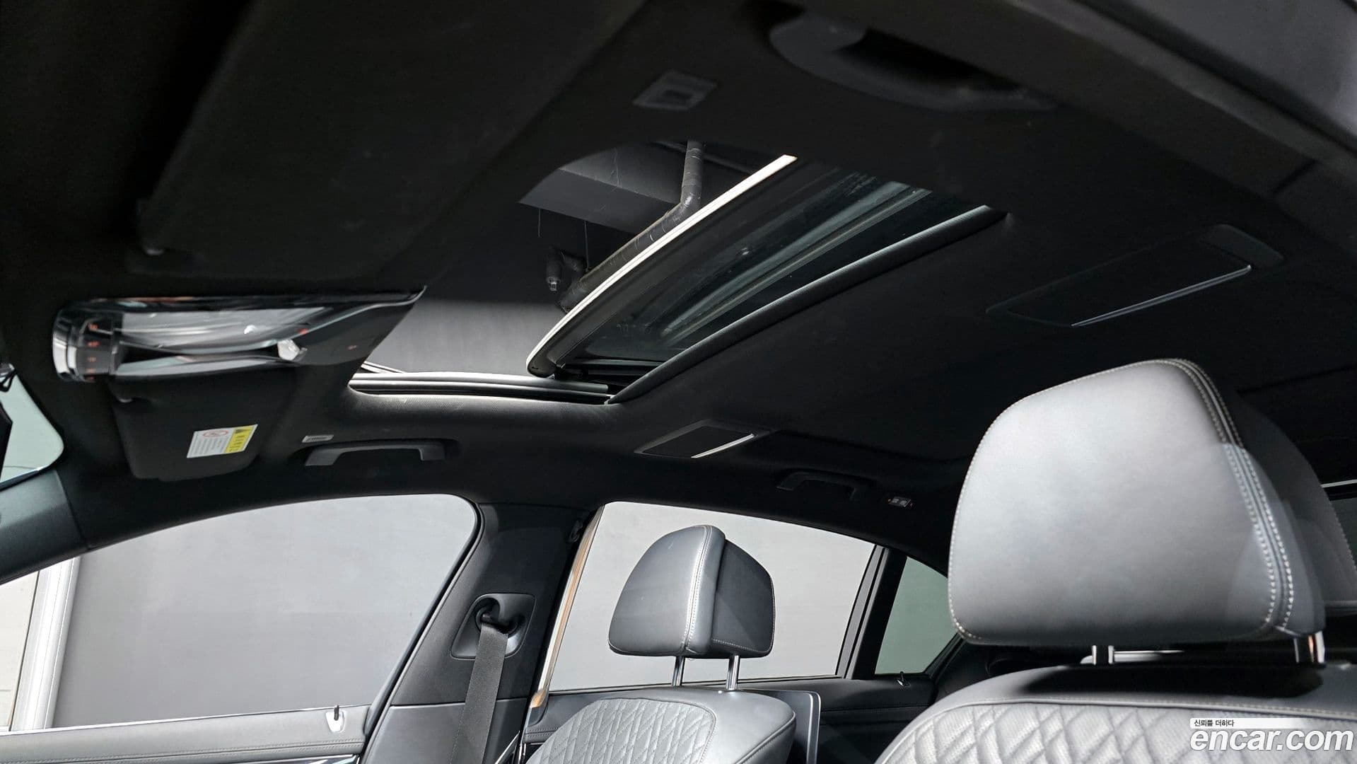 Main__Slider__Photo:7-Series BMW 2018.2-17