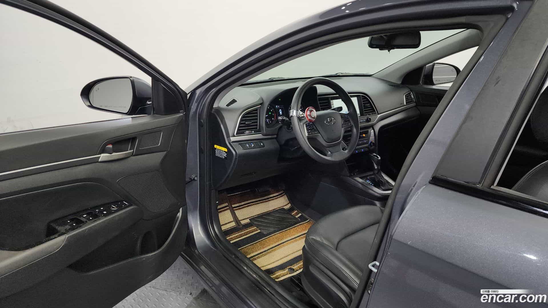 AVANTE Hyundai 2018.2-INNER-010