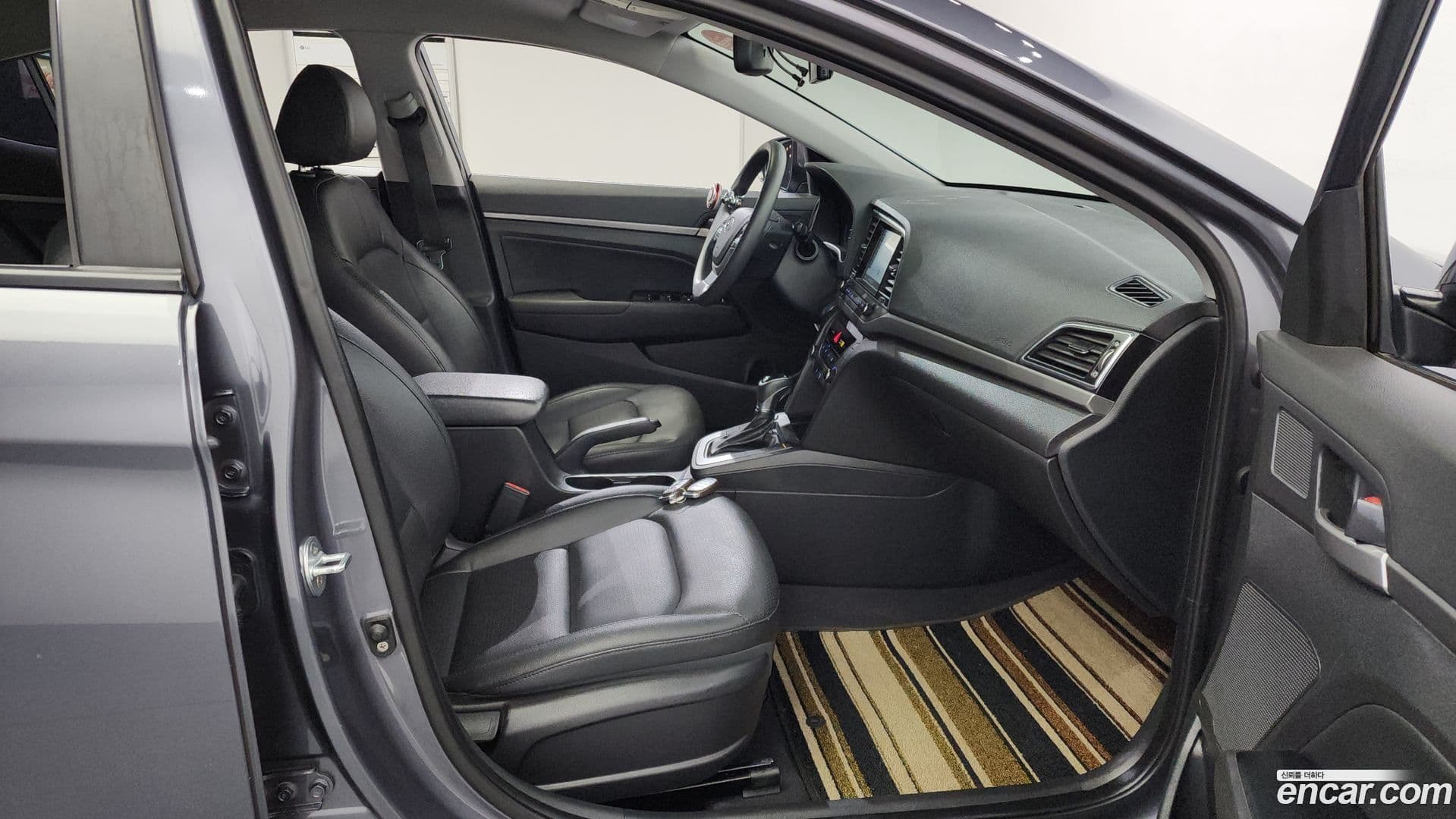 Main__Slider__Photo:AVANTE Hyundai 2018.2-12