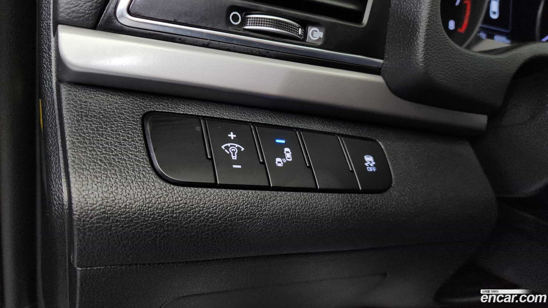 AVANTE Hyundai 2018.2-OPTION-019