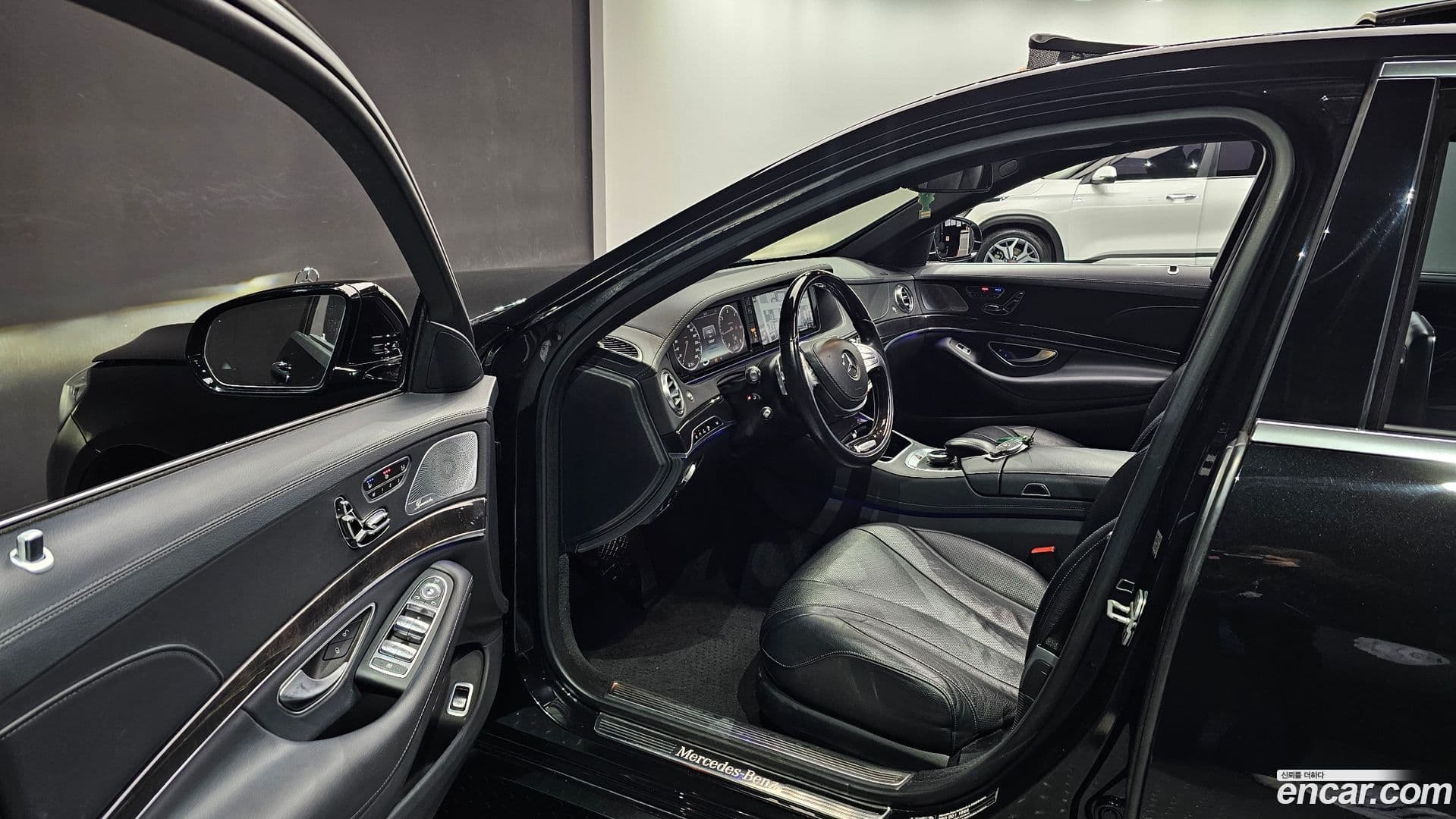 Main__Slider__Photo:S-Class Mercedes-Benz 2017.1-10