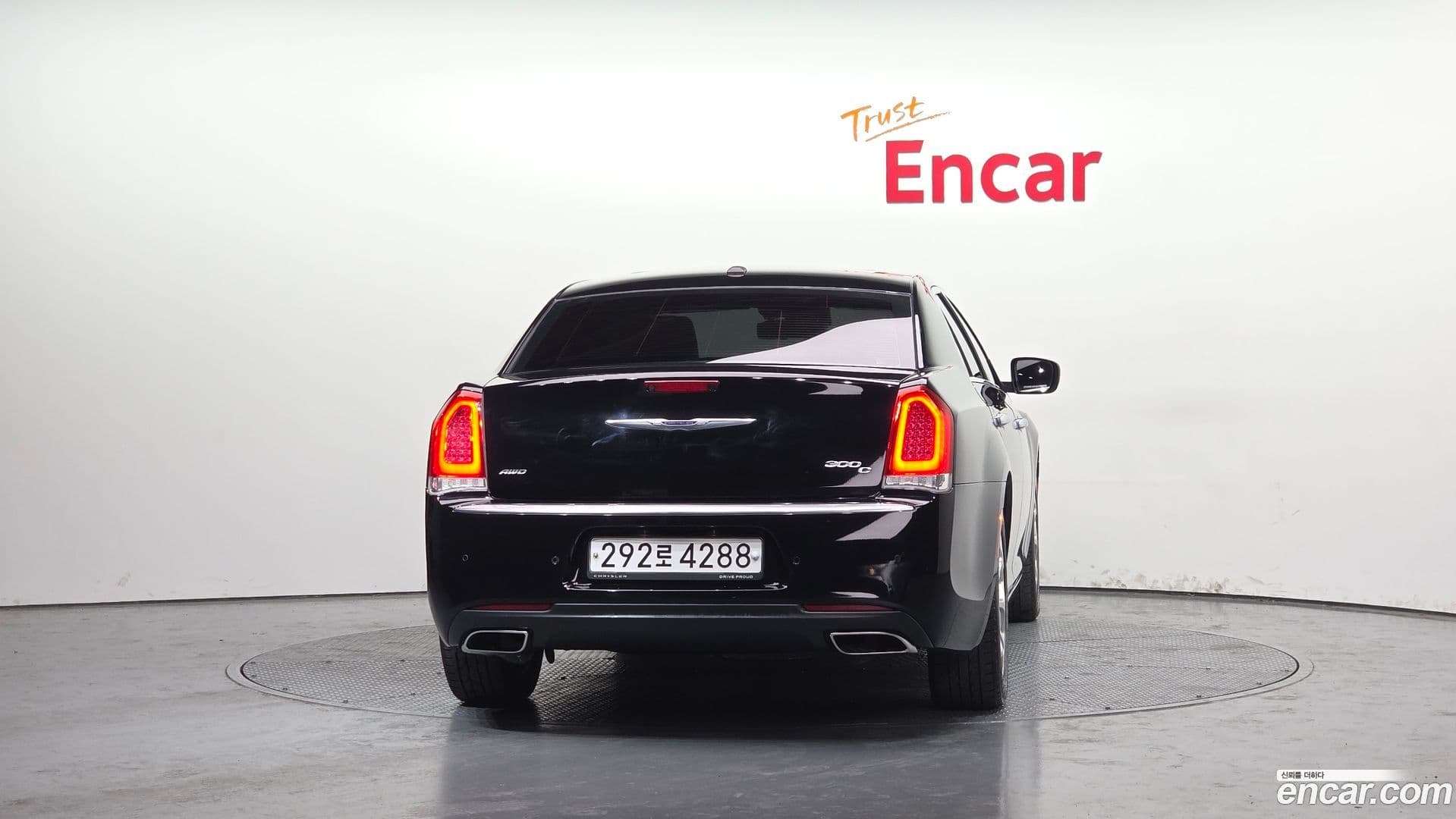 Main__Slider__Photo:300C Chrysler 2016.1-3