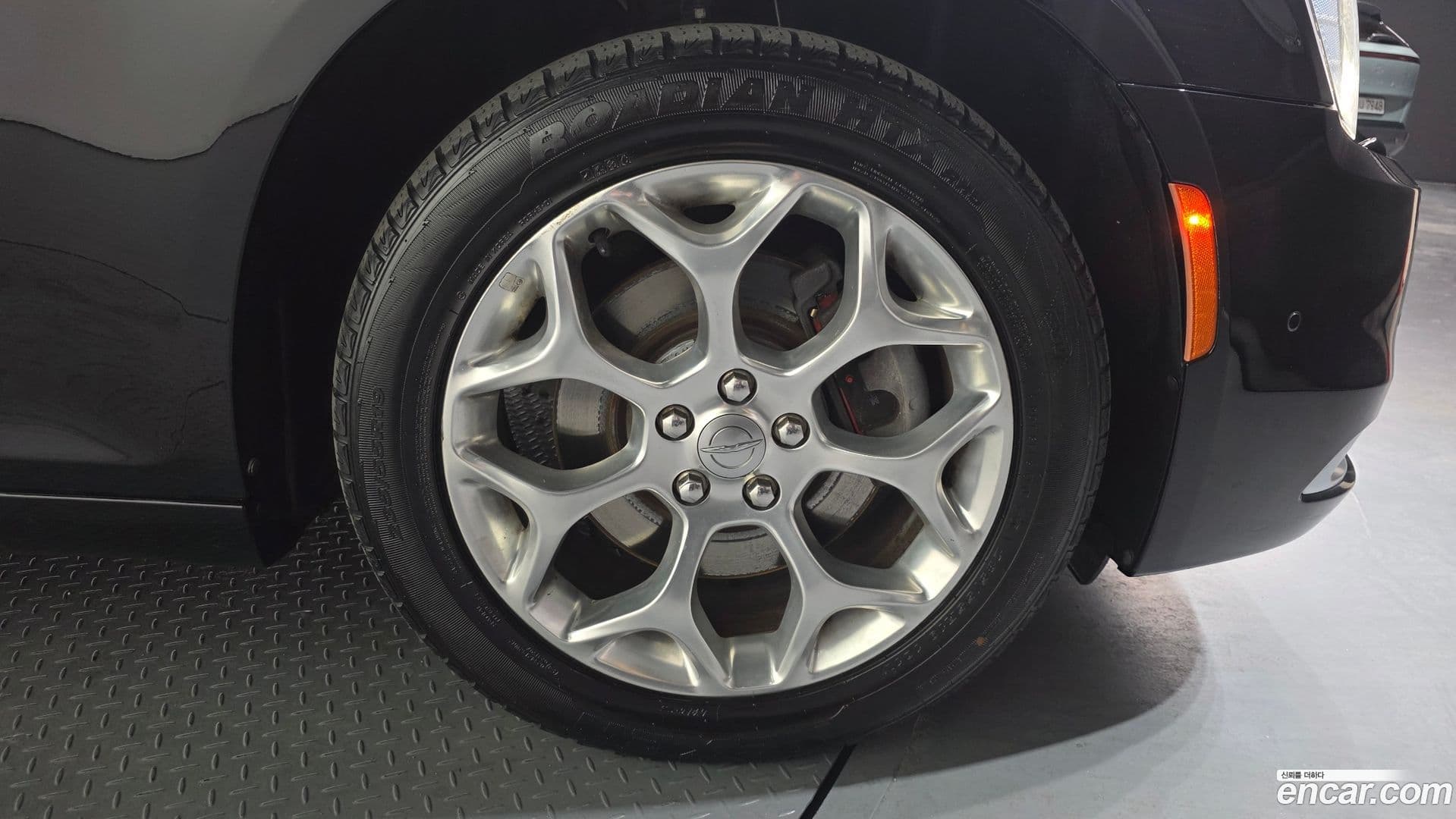 Main__Slider__Photo:300C Chrysler 2016.1-4