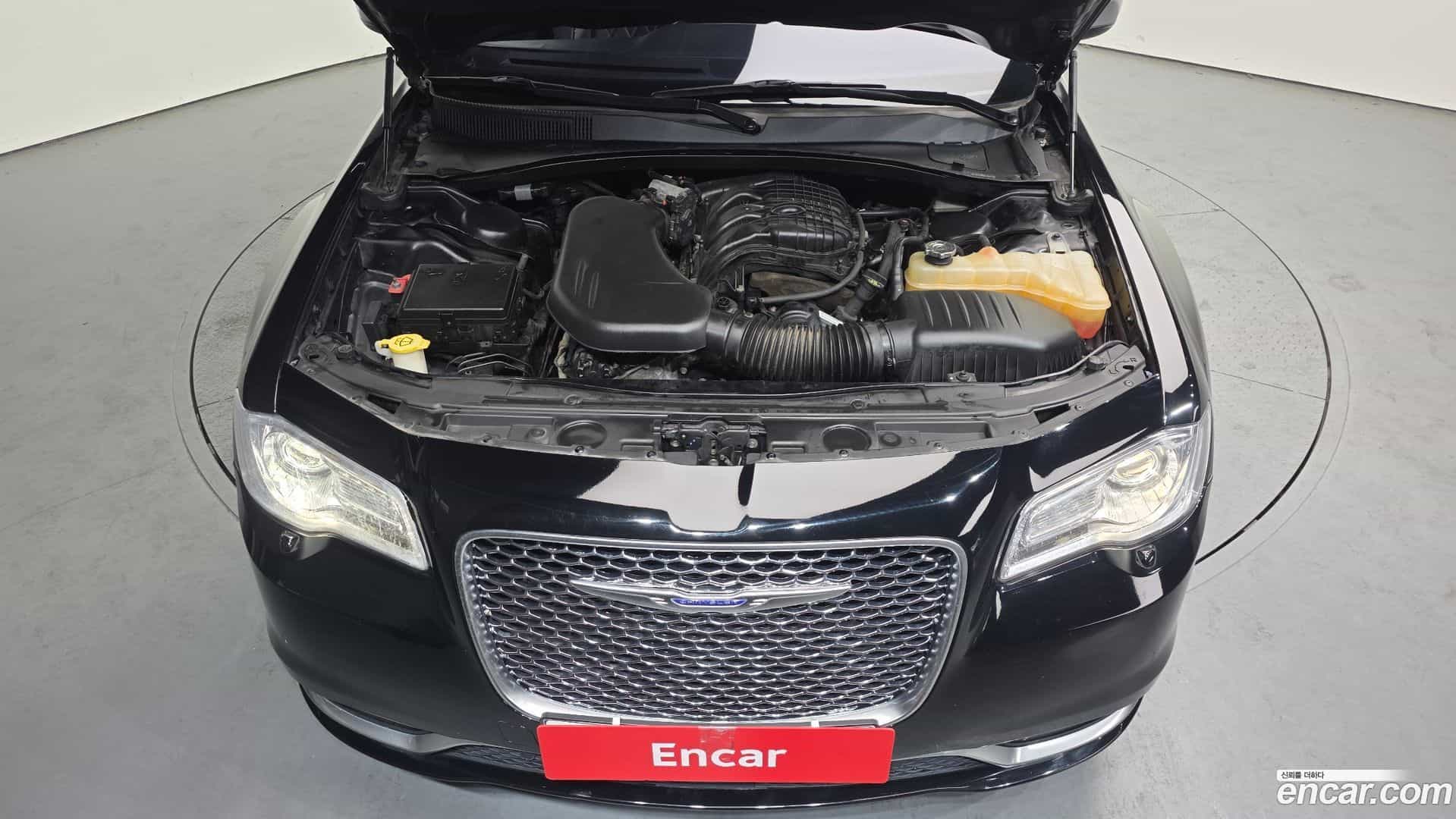 300C Chrysler 2016.1-INNER-006