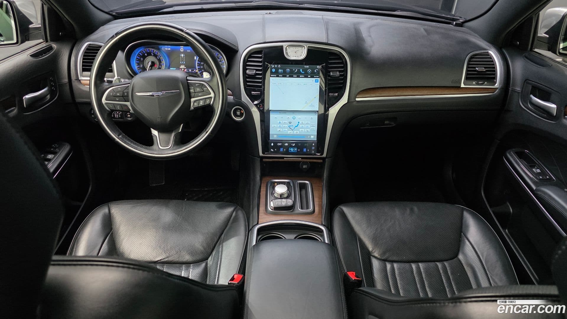 Main__Slider__Photo:300C Chrysler 2016.1-6