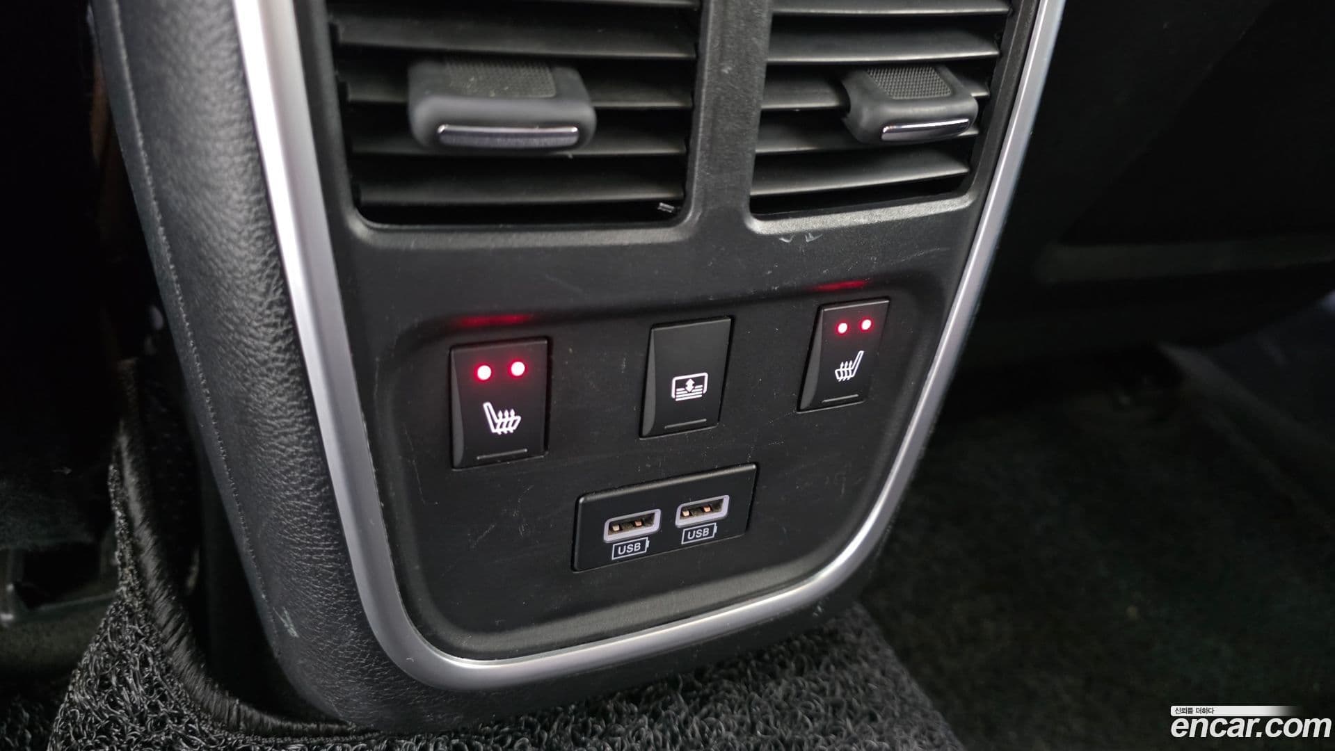 Main__Slider__Photo:300C Chrysler 2016.1-18