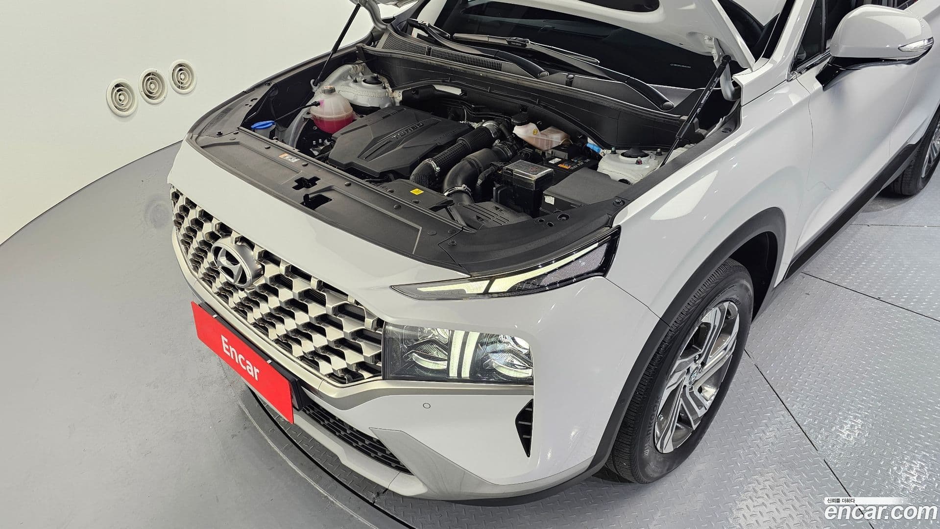 Main__Slider__Photo:Santafe Hyundai 2022.9-5