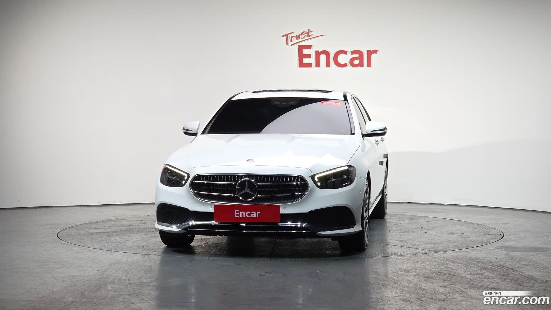 Main__Slider__Photo:E-Class Mercedes-Benz 2020.11-2