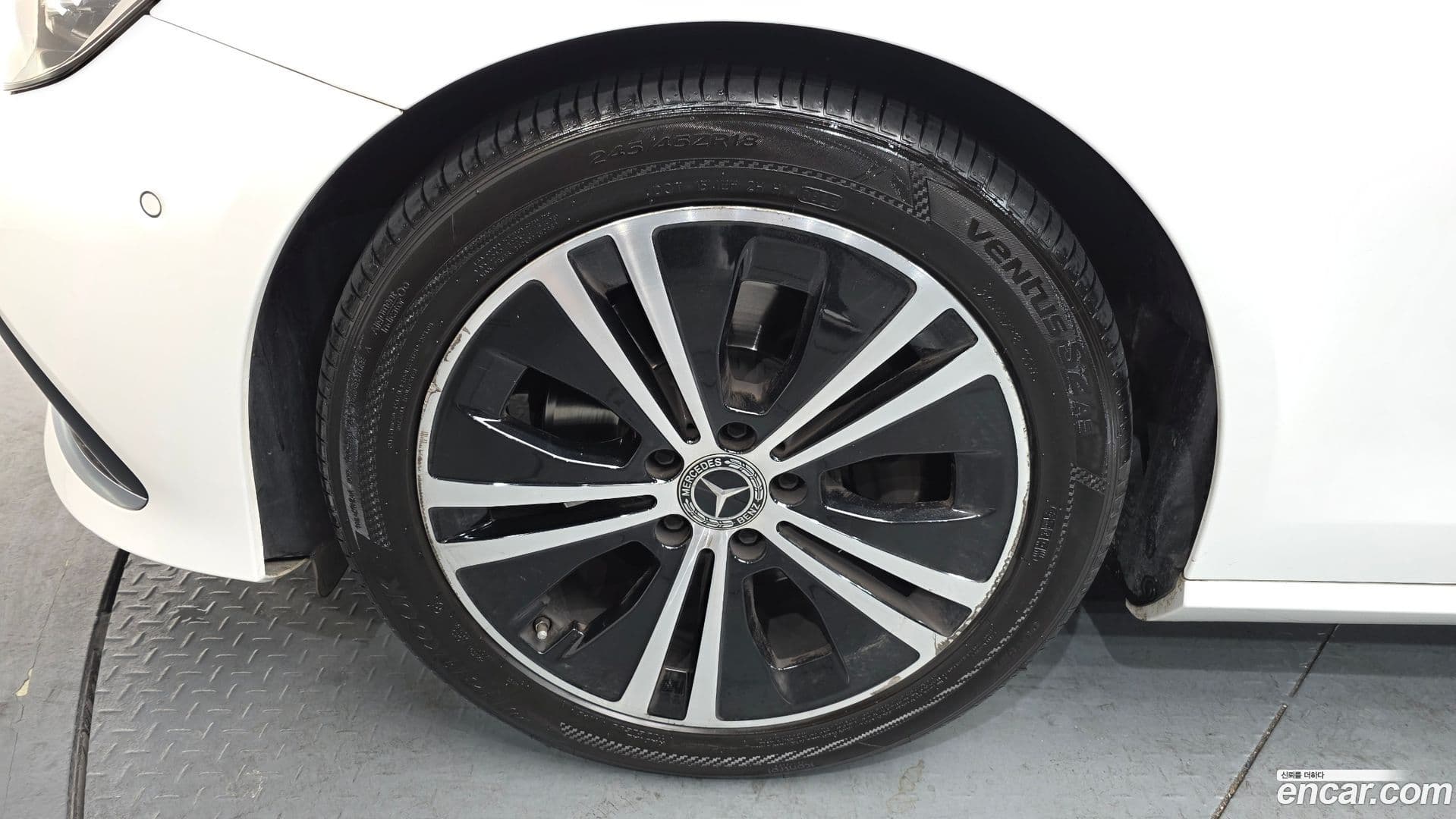 Main__Slider__Photo:E-Class Mercedes-Benz 2020.11-4