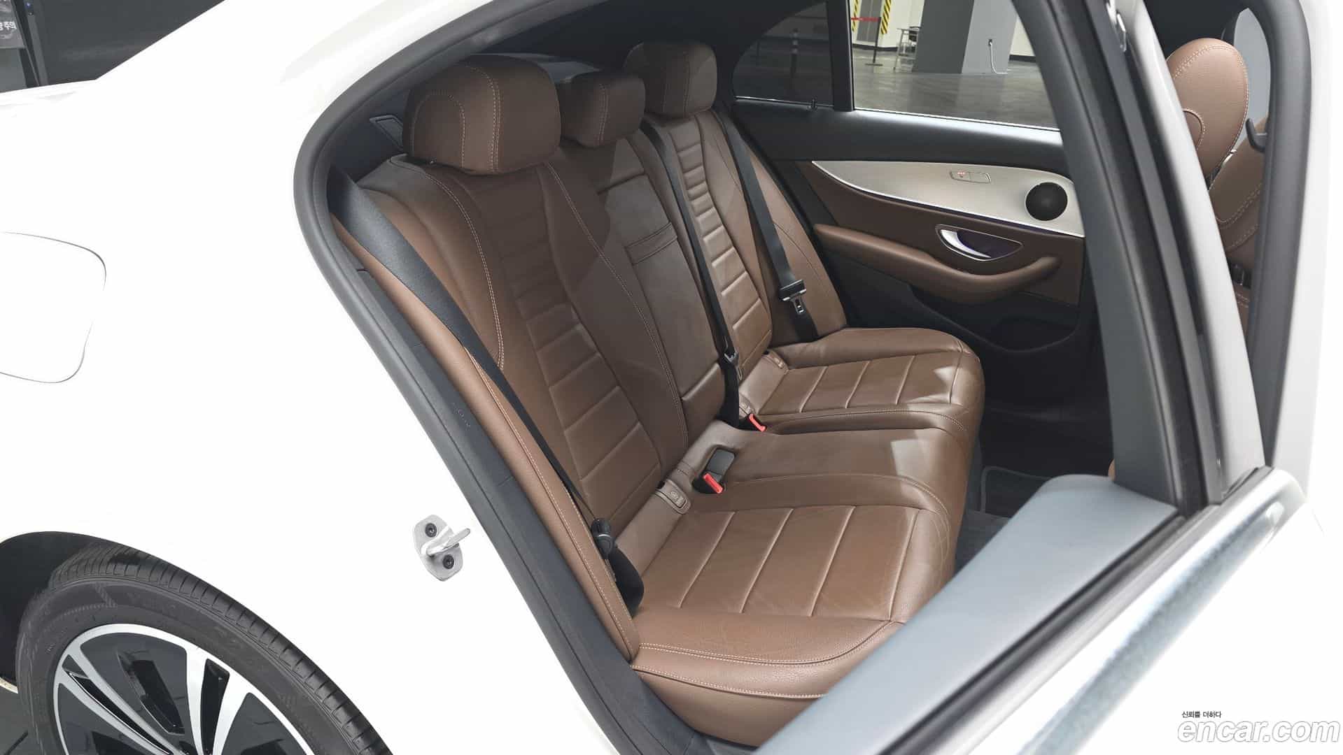 E-Class Mercedes-Benz 2020.11-OPTION-015