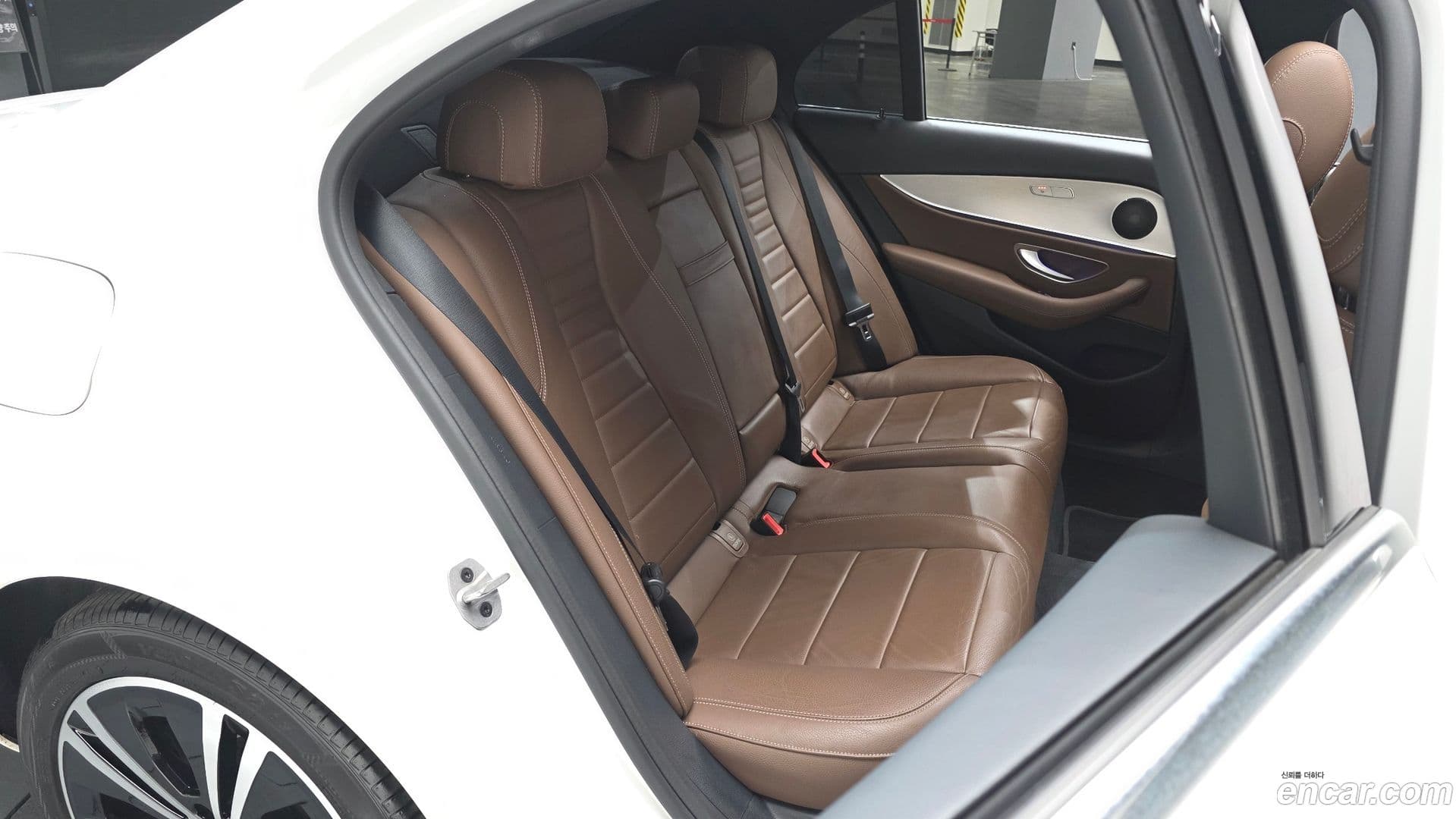 Main__Slider__Photo:E-Class Mercedes-Benz 2020.11-10