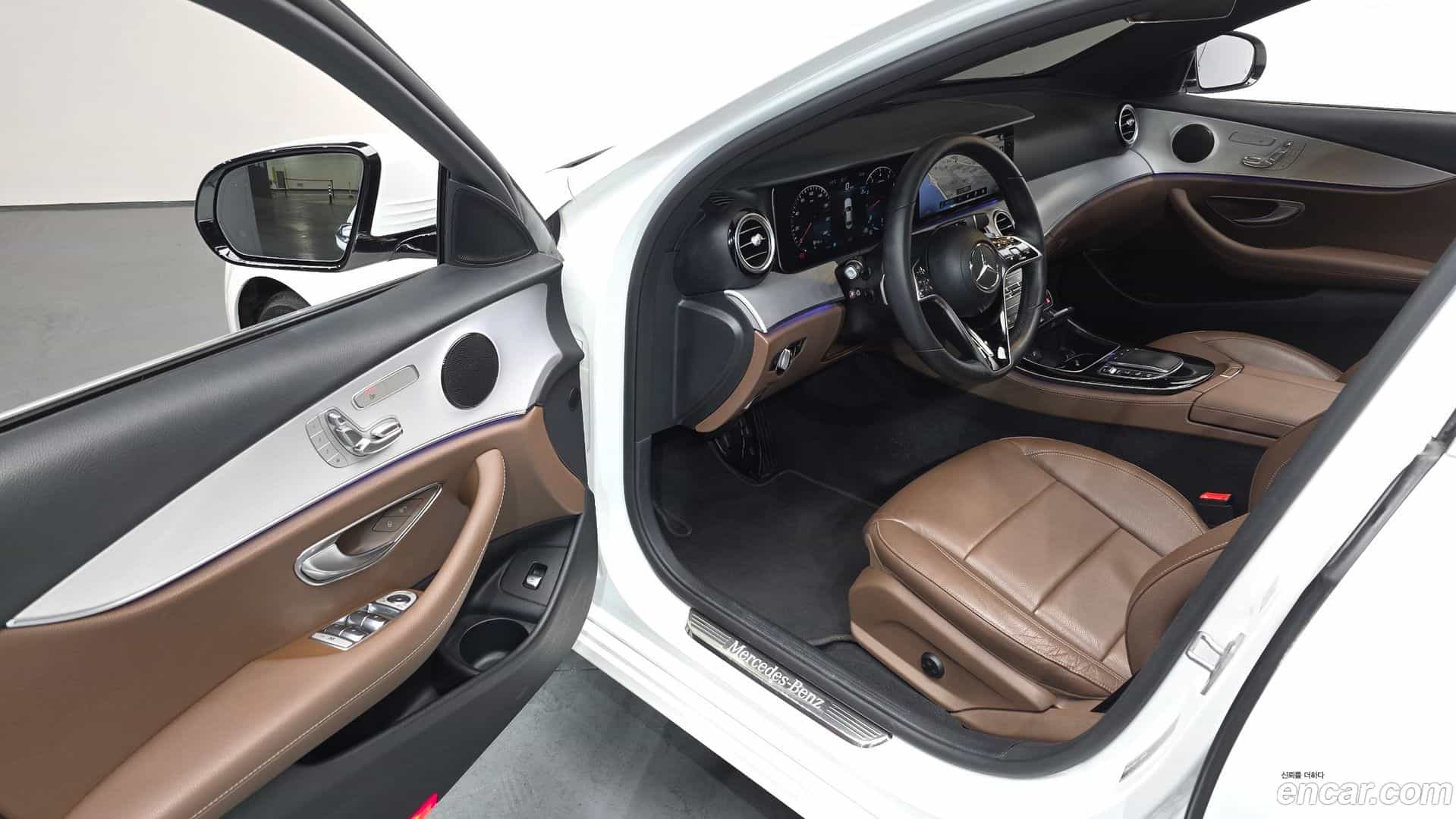 E-Class Mercedes-Benz 2020.11-OPTION-016