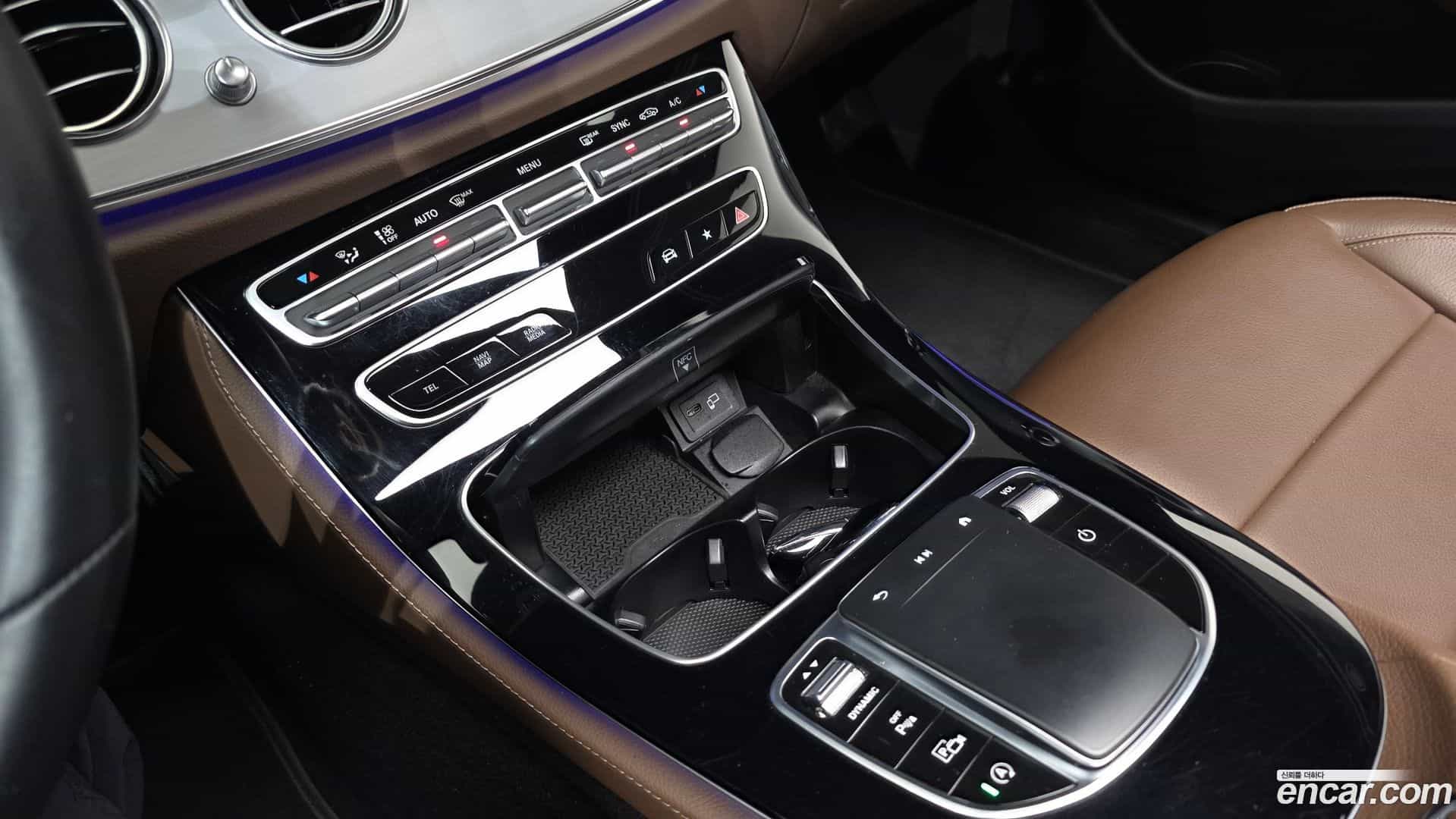 E-Class Mercedes-Benz 2020.11-OPTION-021
