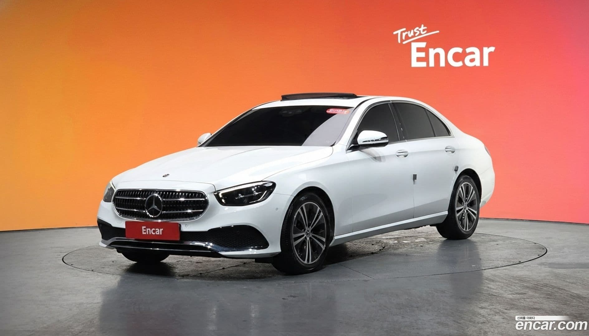 Main__Slider__Photo:E-Class Mercedes-Benz 2020.11-0