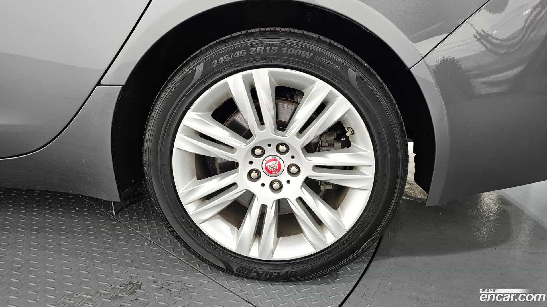 XF Jaguar 2017.6-OUTER-005