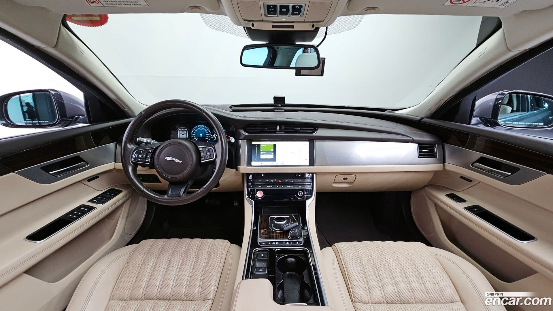 Main__Slider__Photo:XF Jaguar 2017.6-6