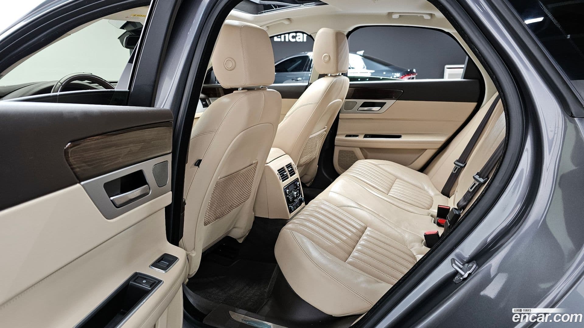 Main__Slider__Photo:XF Jaguar 2017.6-9