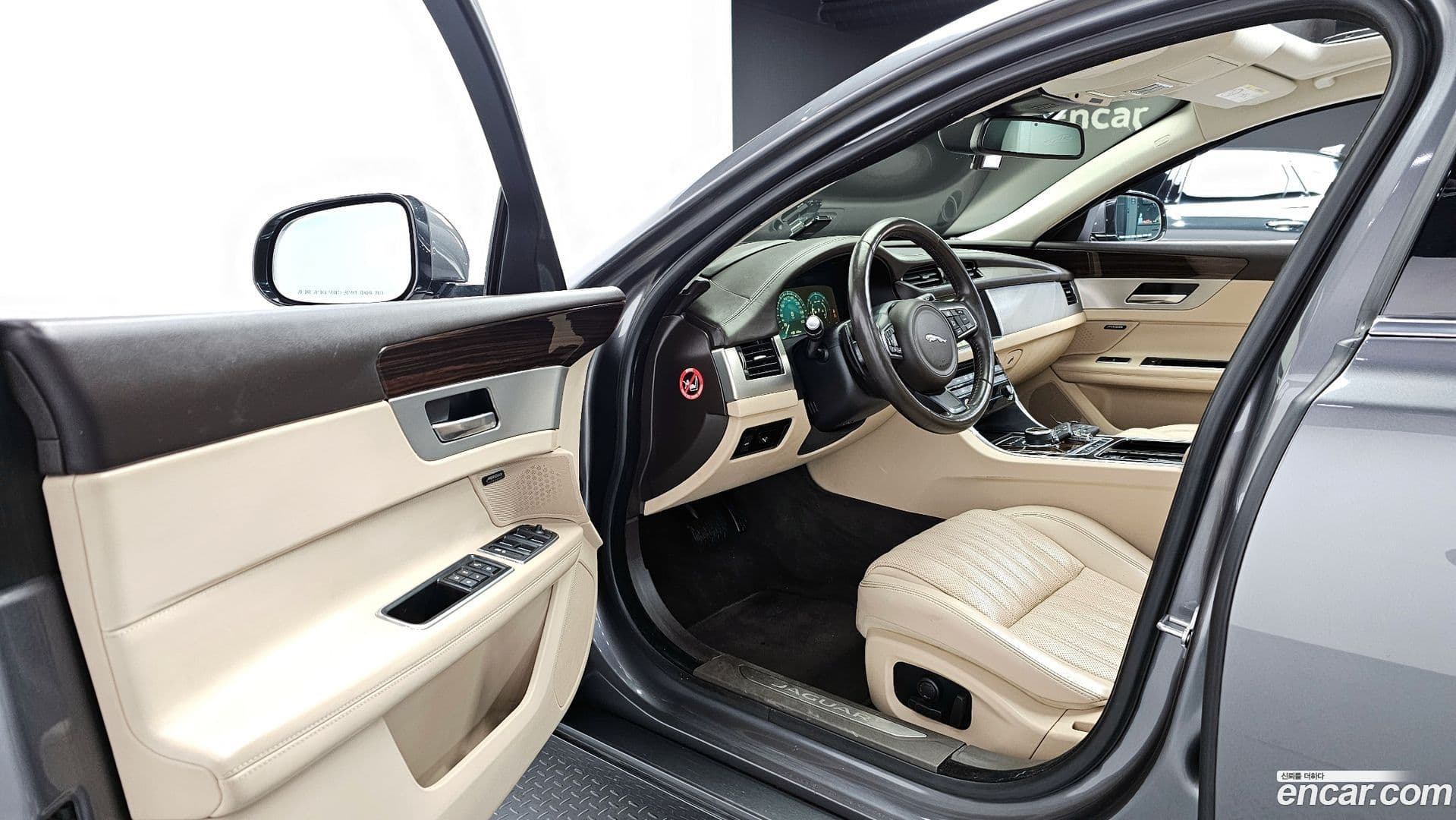 Main__Slider__Photo:XF Jaguar 2017.6-10