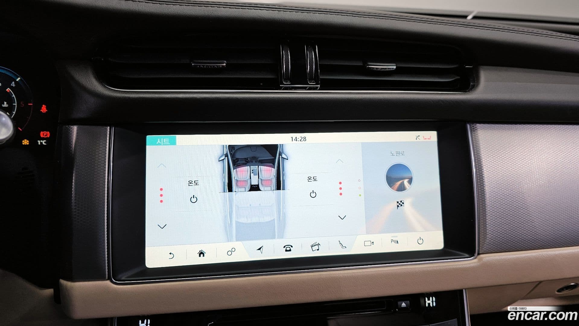 Main__Slider__Photo:XF Jaguar 2017.6-13