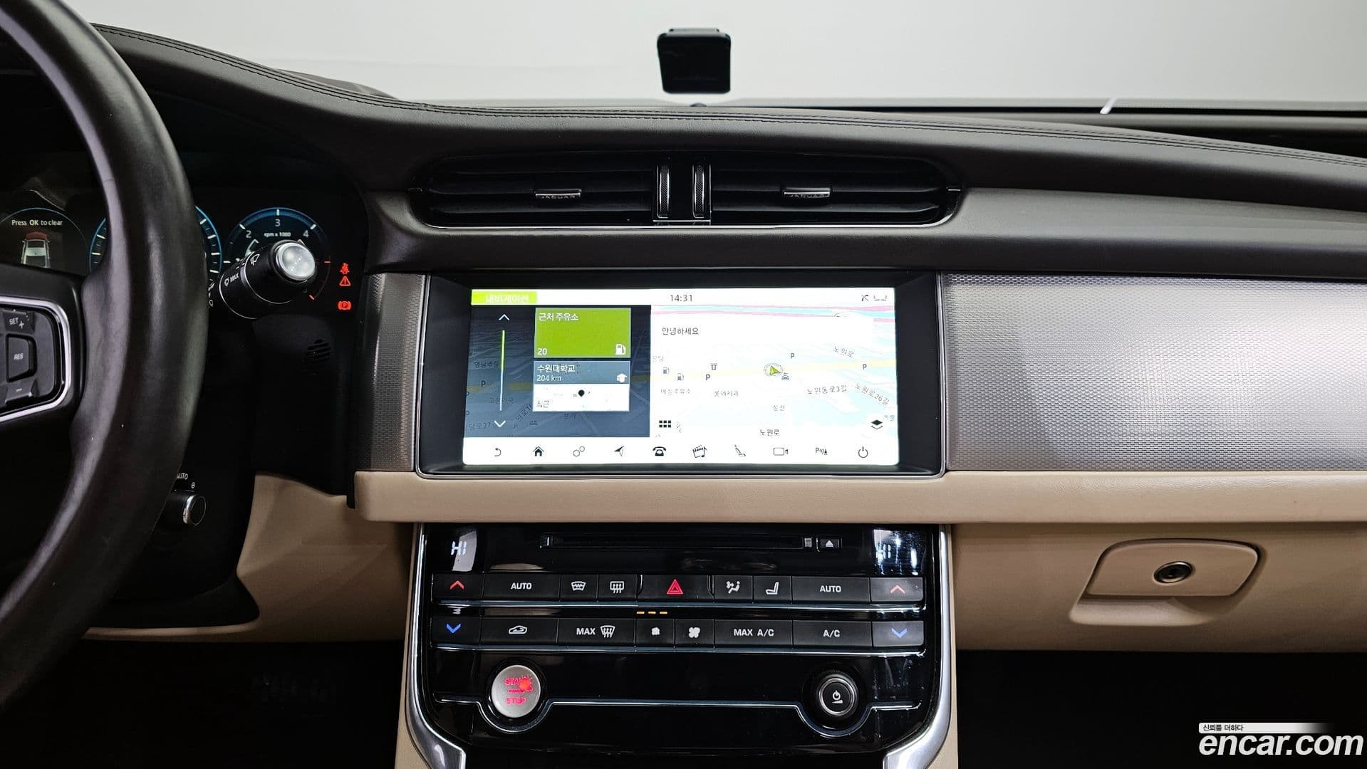 Main__Slider__Photo:XF Jaguar 2017.6-14