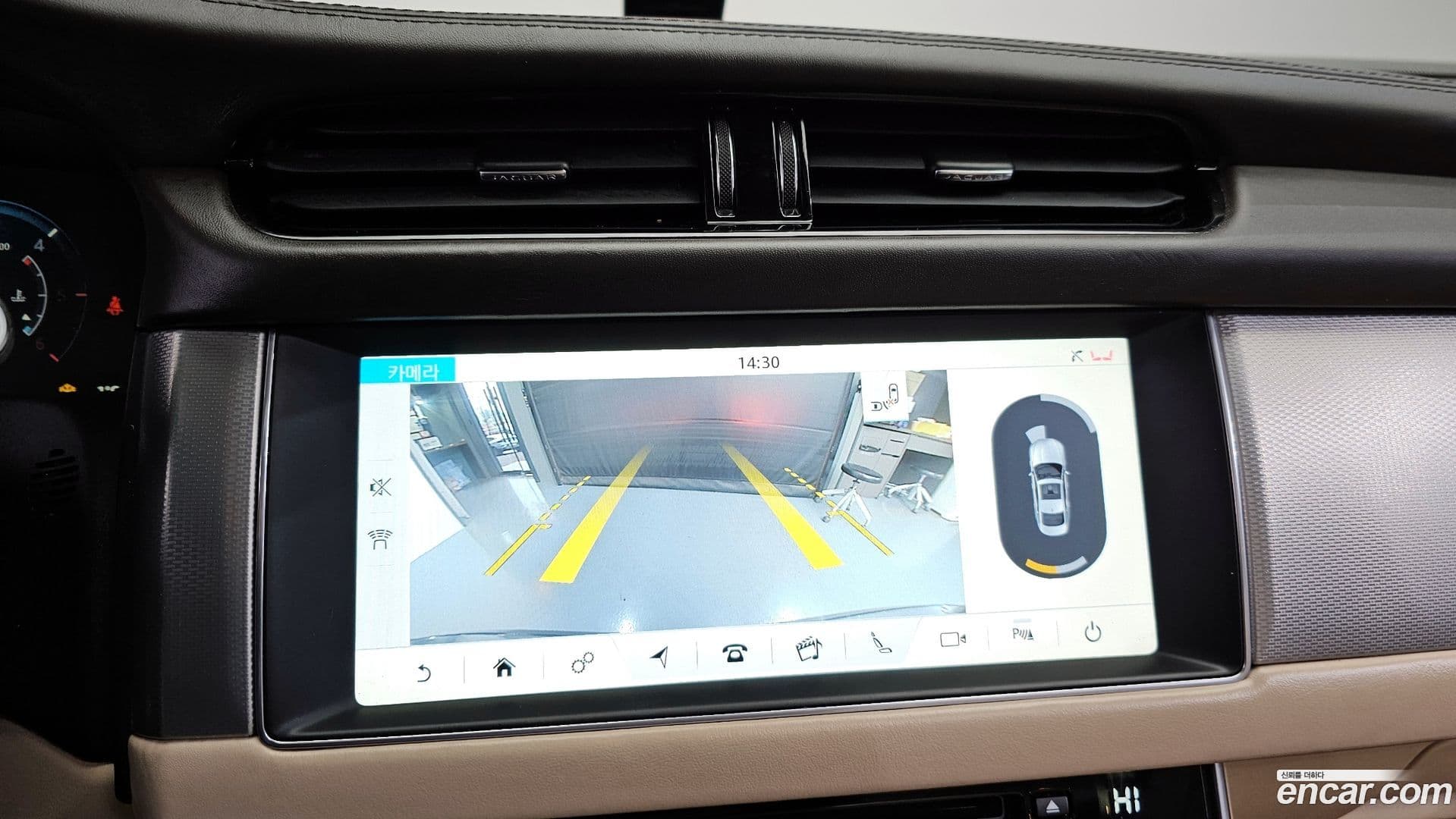 Main__Slider__Photo:XF Jaguar 2017.6-15