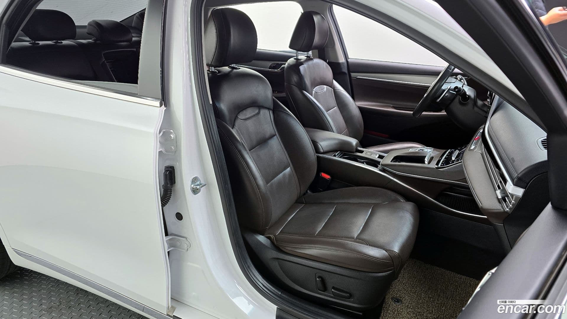 Main__Slider__Photo:Grandeur Hyundai 2020.9-11