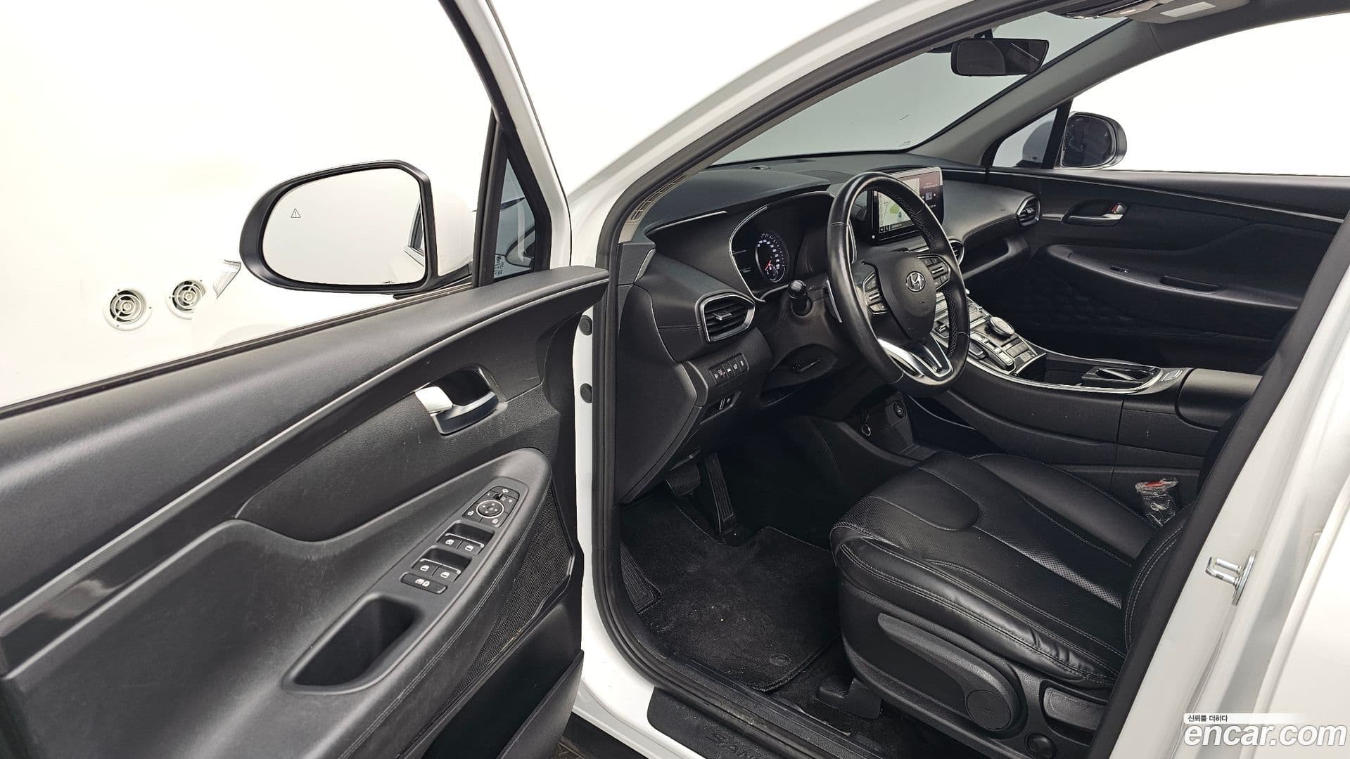 Main__Slider__Photo:Santafe Hyundai 2022.7-9