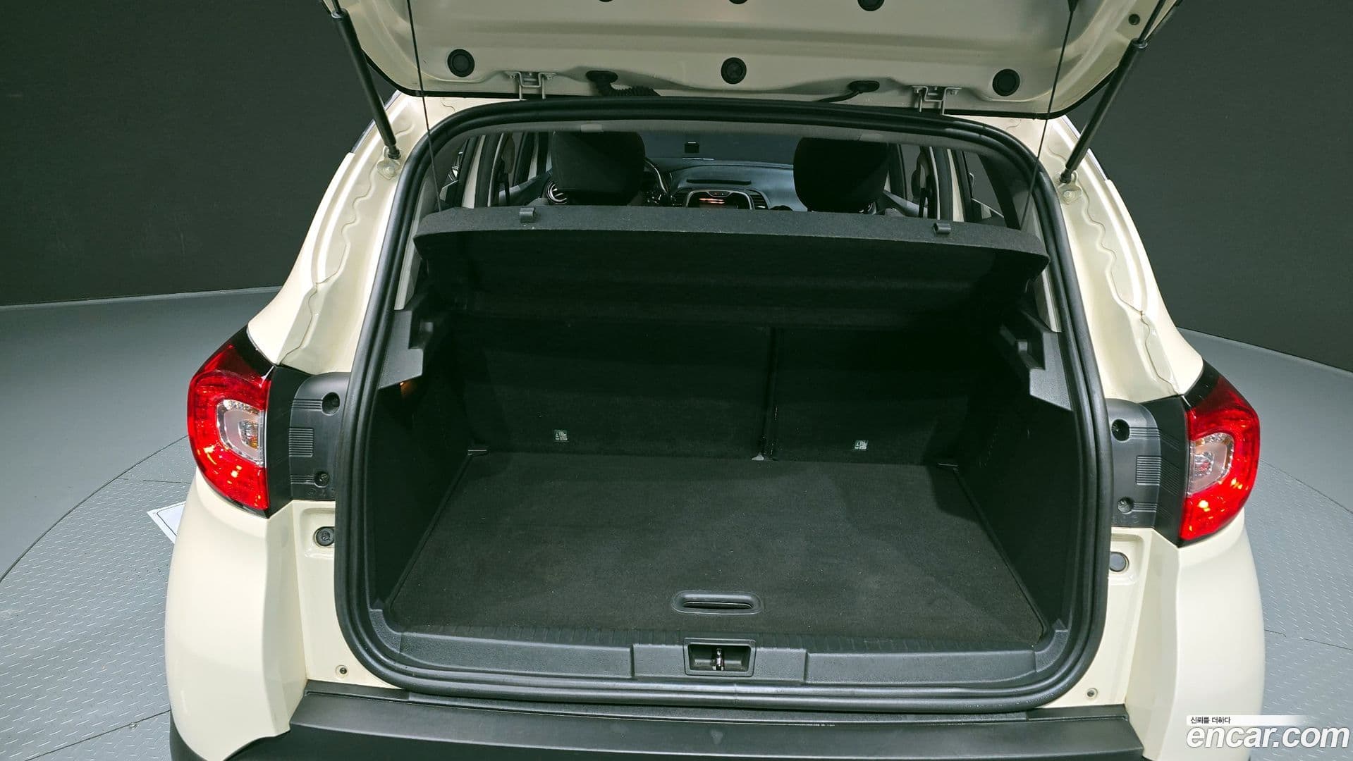 Main__Slider__Photo:QM3 Renault-KoreaSamsung 2017.2-19