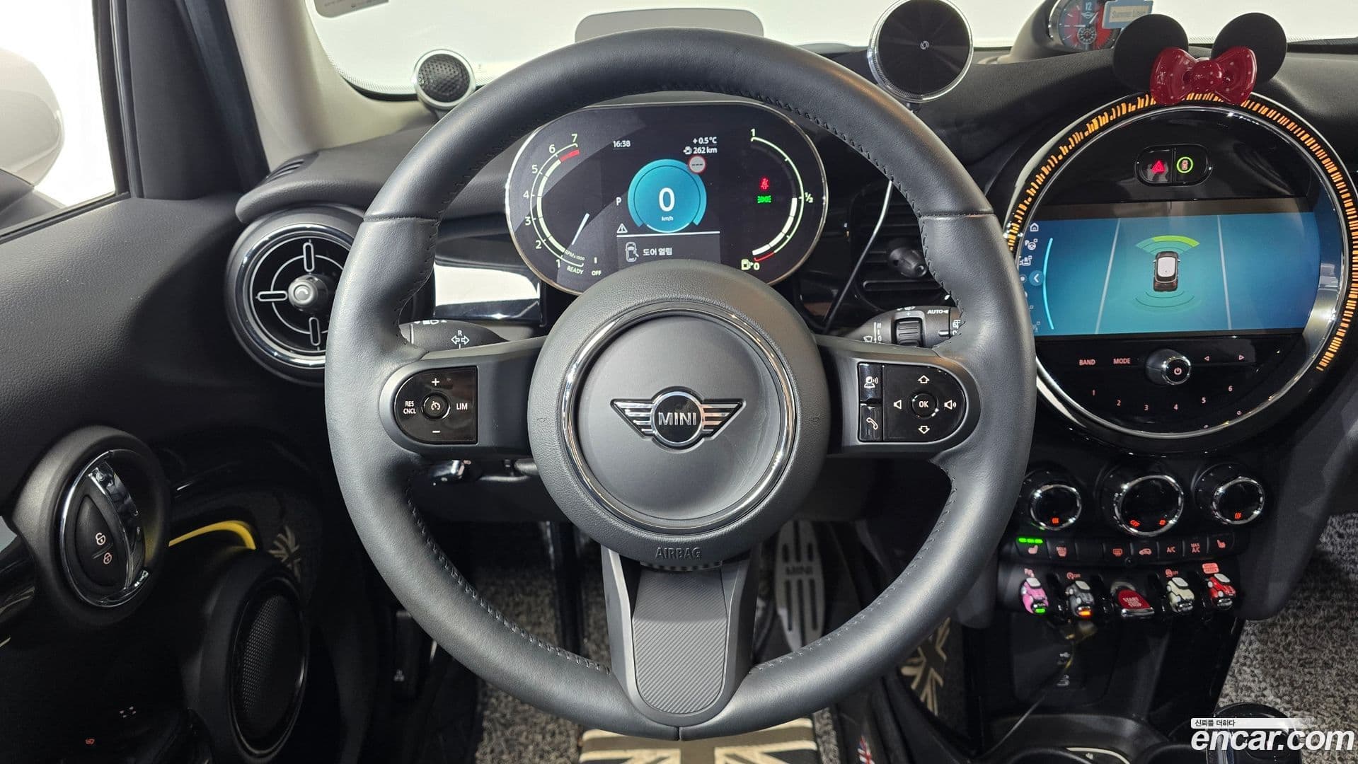 Main__Slider__Photo:Cooper Mini 2024.0-12