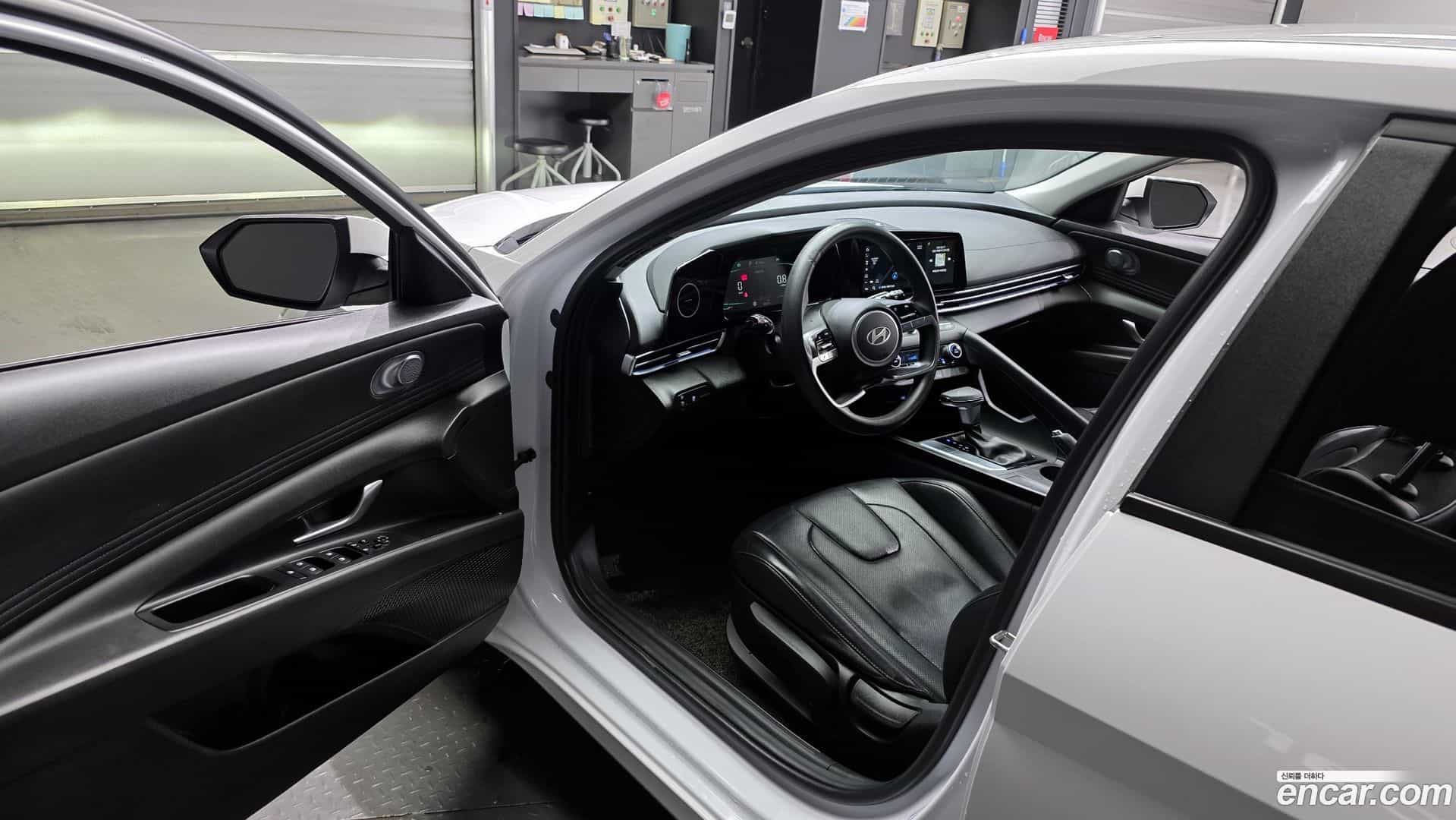 AVANTE Hyundai 2023.10-INNER-010