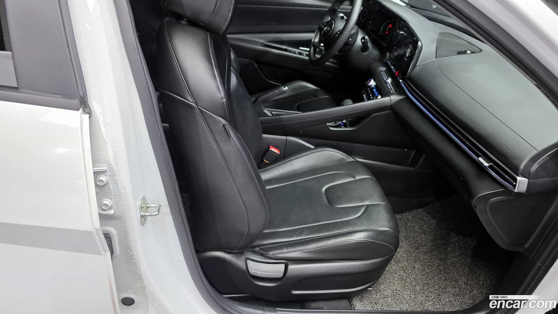 AVANTE Hyundai 2023.10-OPTION-016