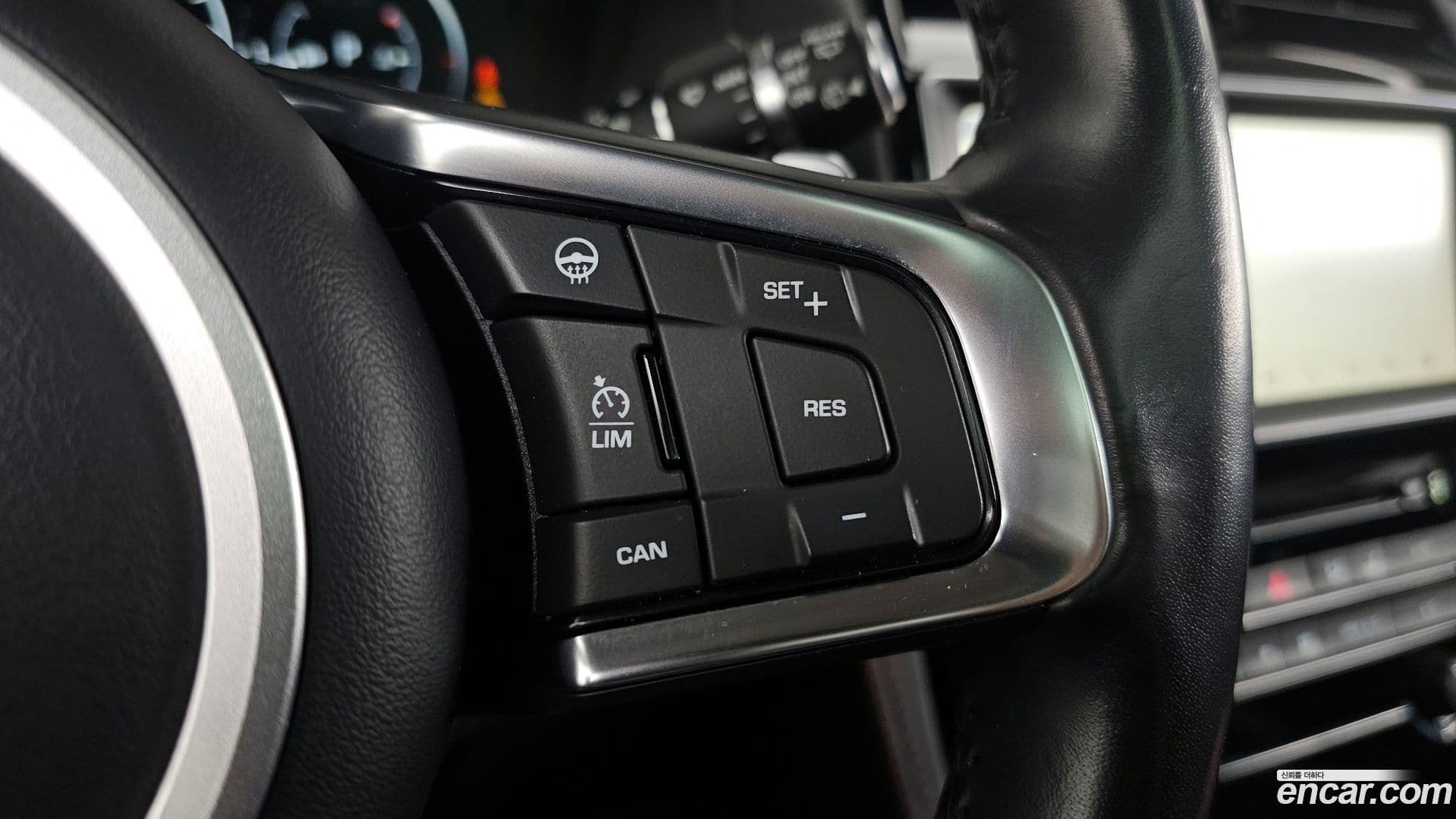 Main__Slider__Photo:F-PACE Jaguar 2018.0-15