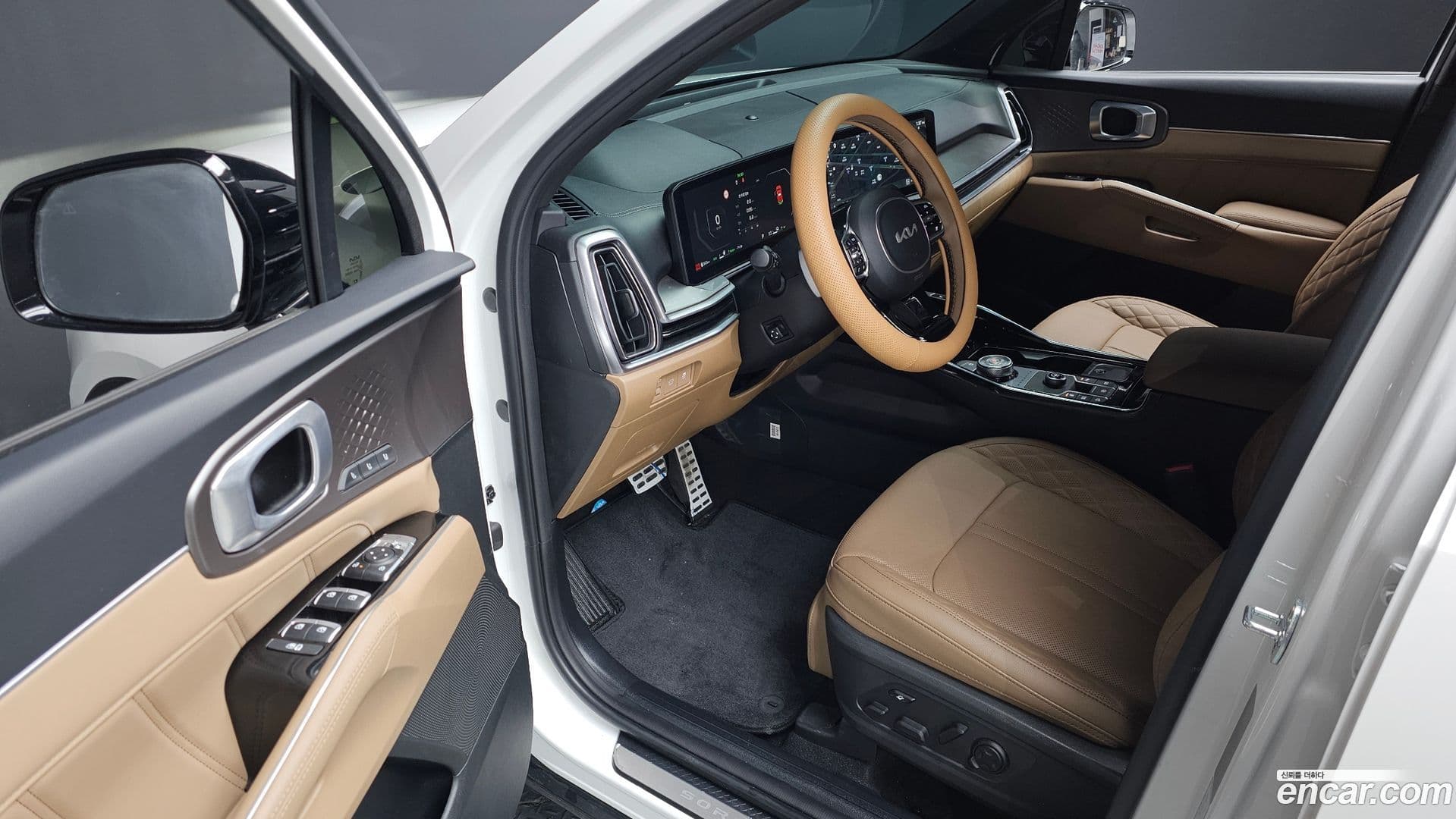 Main__Slider__Photo:Sorento Kia 2024.0-10