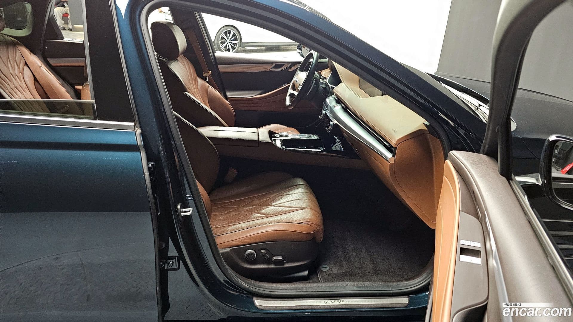 Main__Slider__Photo:G80 Genesis 2020.4-10