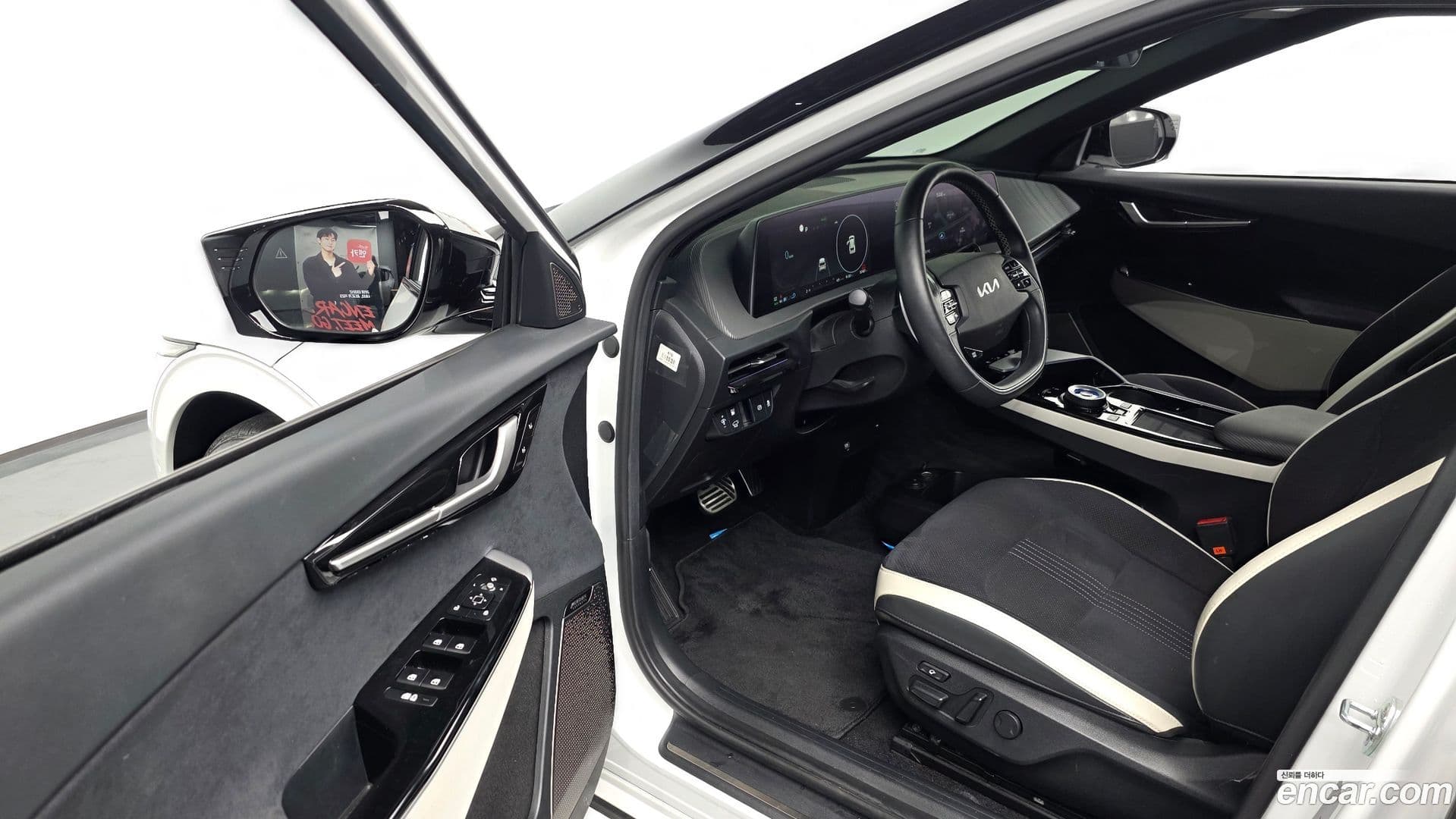 Main__Slider__Photo:EV6 Kia 2022.6-10