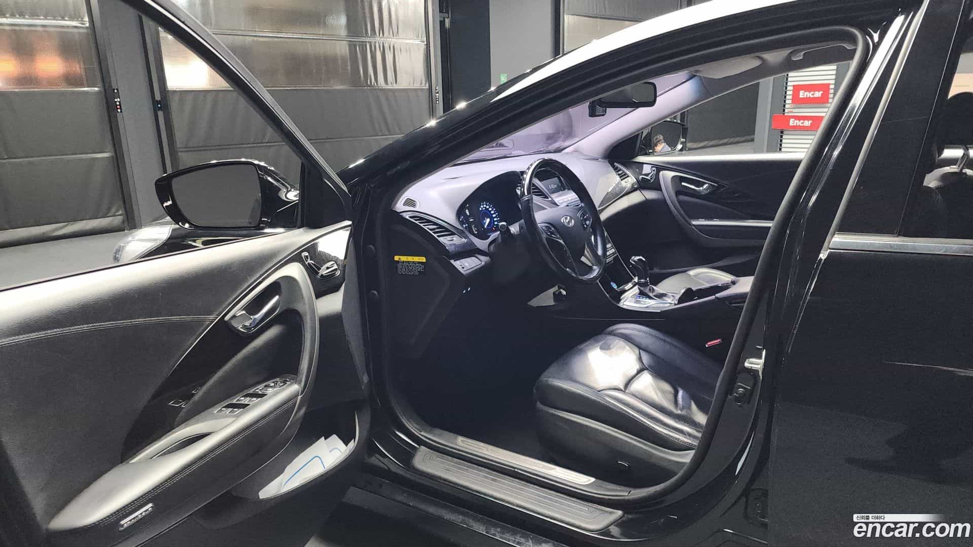 Grandeur Hyundai 2015.5-INNER-010