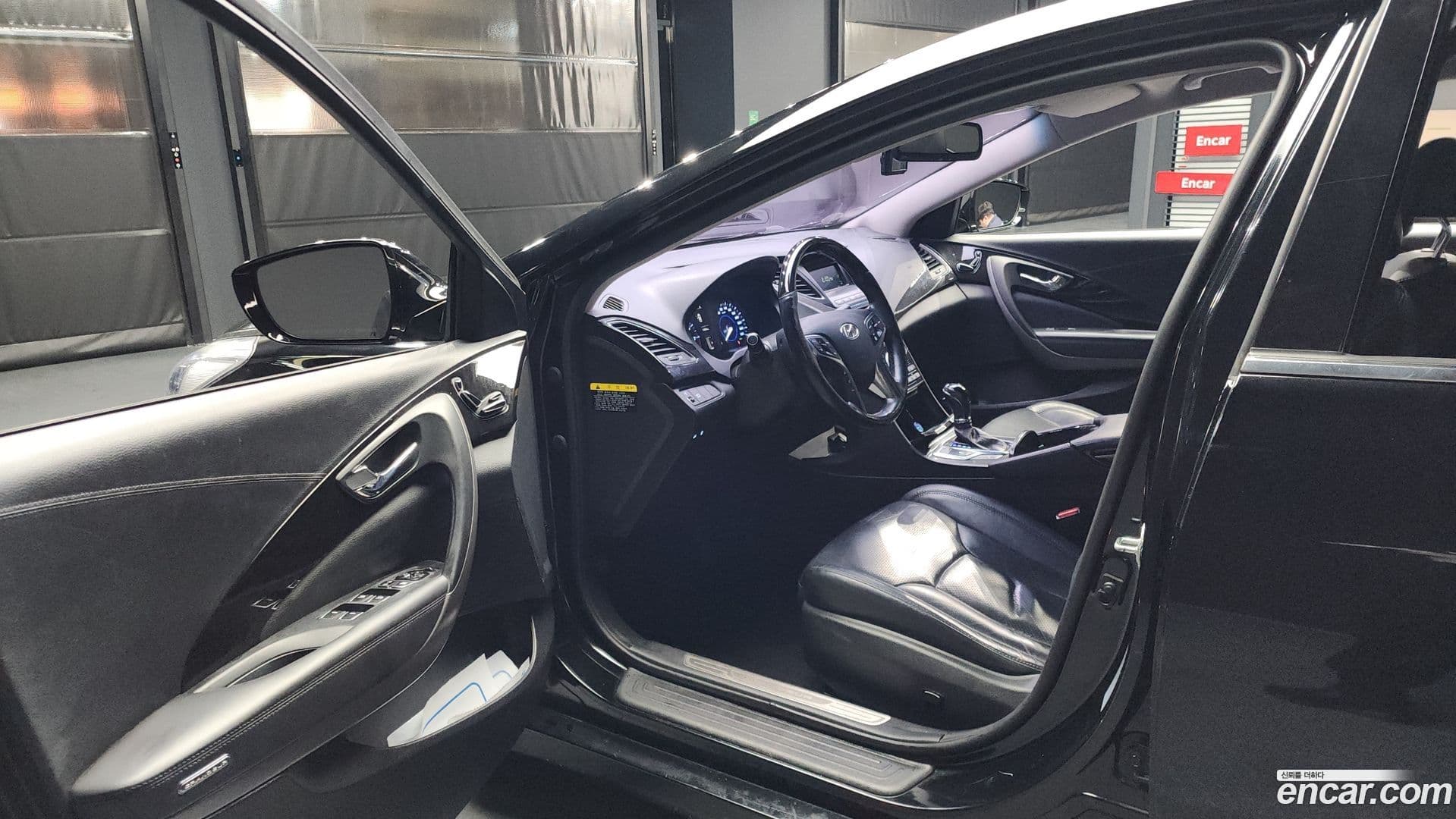 Main__Slider__Photo:Grandeur Hyundai 2015.5-9