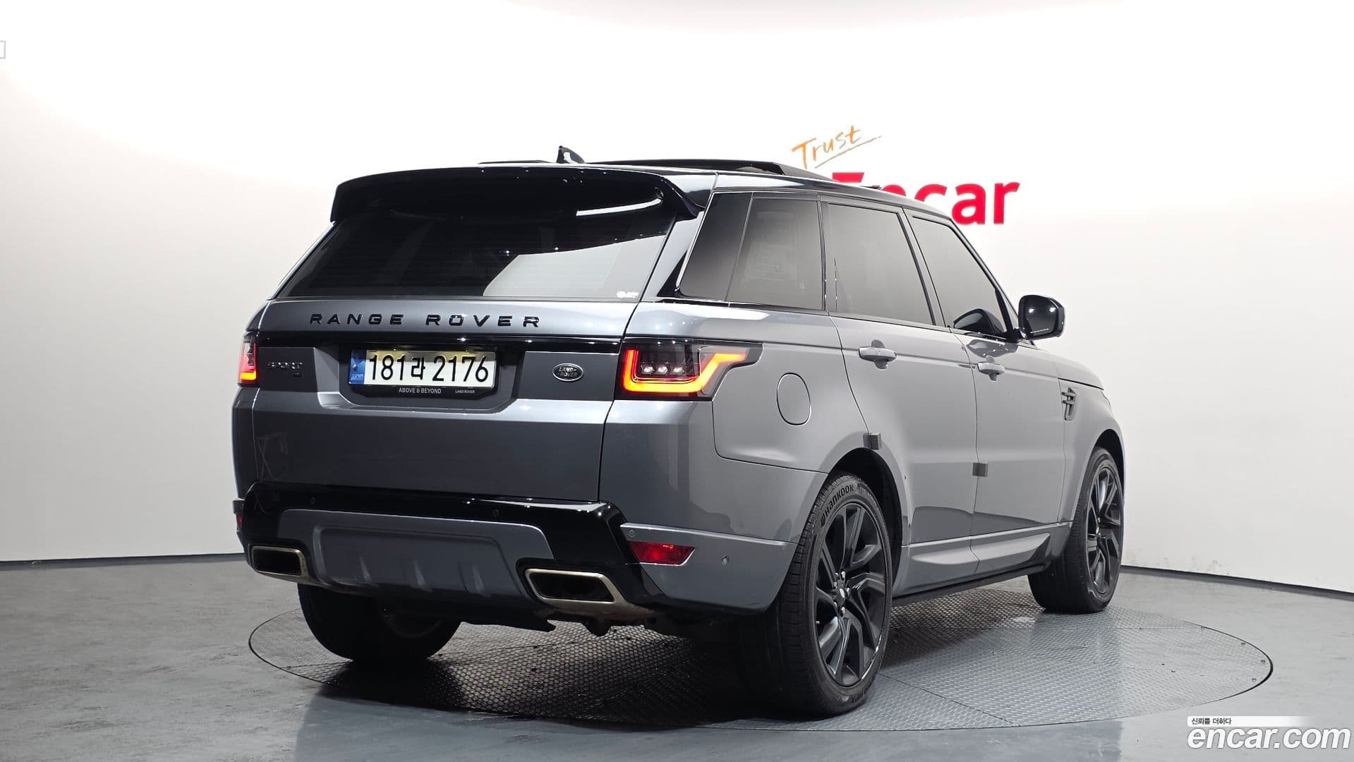 Main__Slider__Photo:Range Rover Sport Land Rover 2020.10-1