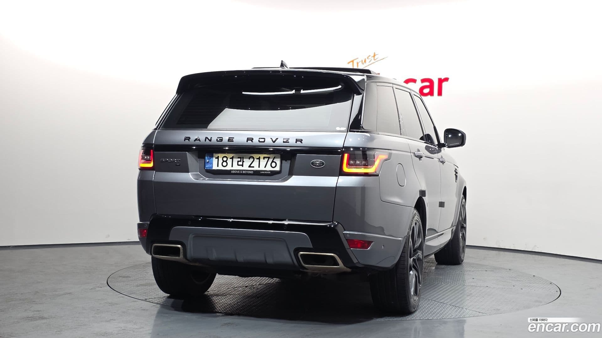 Main__Slider__Photo:Range Rover Sport Land Rover 2020.10-3