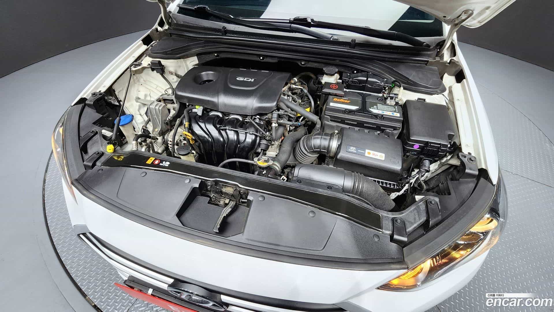 AVANTE Hyundai 2016.9-INNER-006