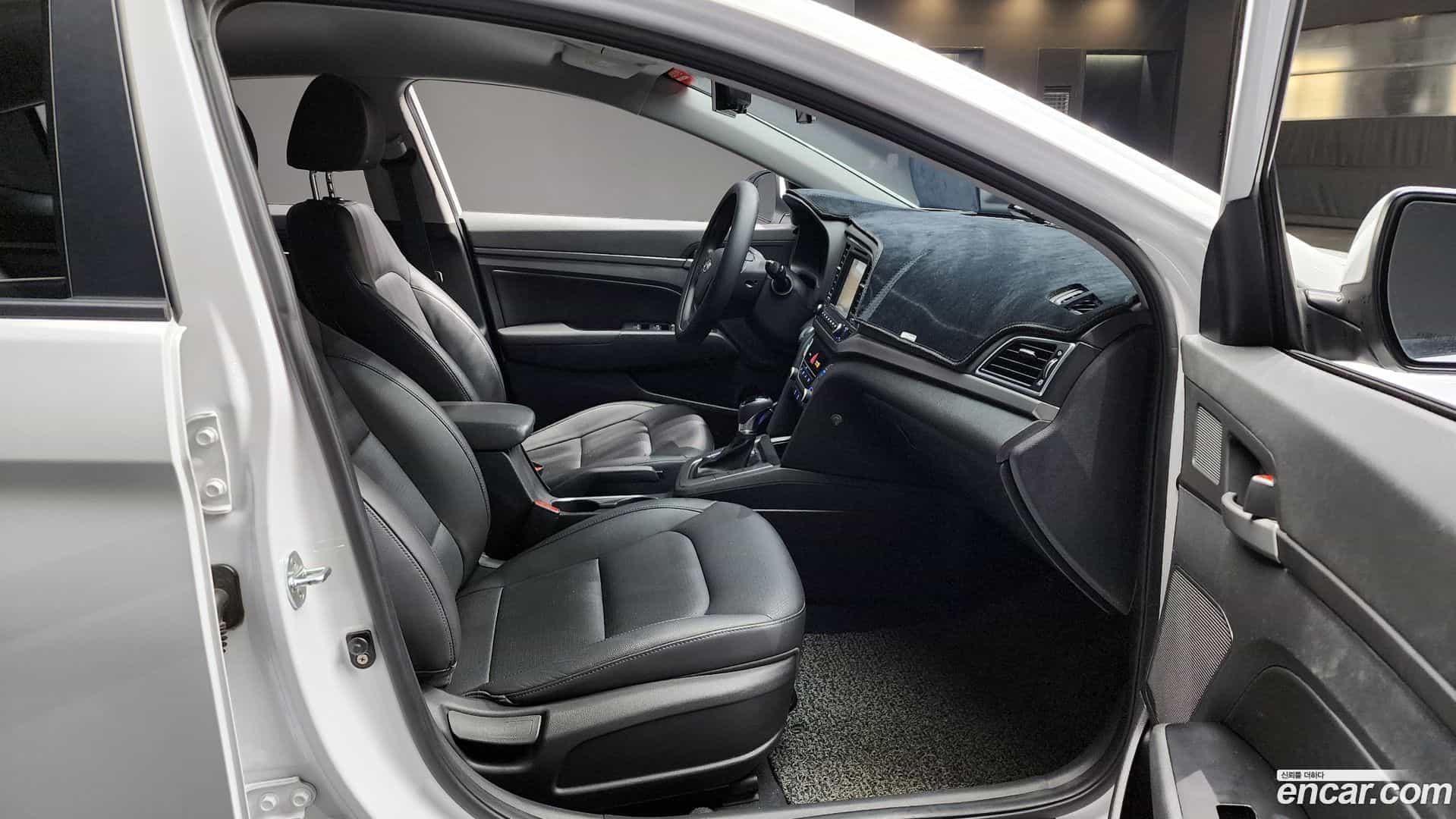 AVANTE Hyundai 2016.9-INNER-010