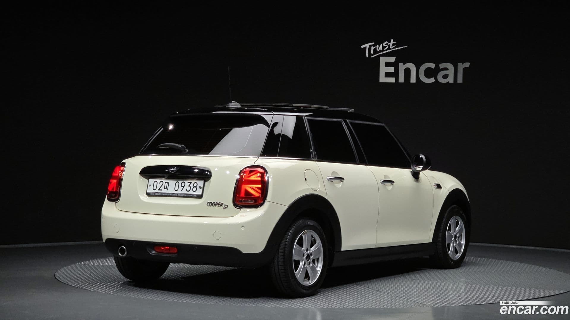 Main__Slider__Photo:Cooper Mini 2019.2-1