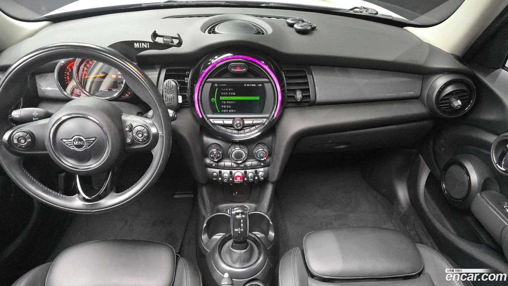 Main__Slider__Photo:Cooper Mini 2019.2-6