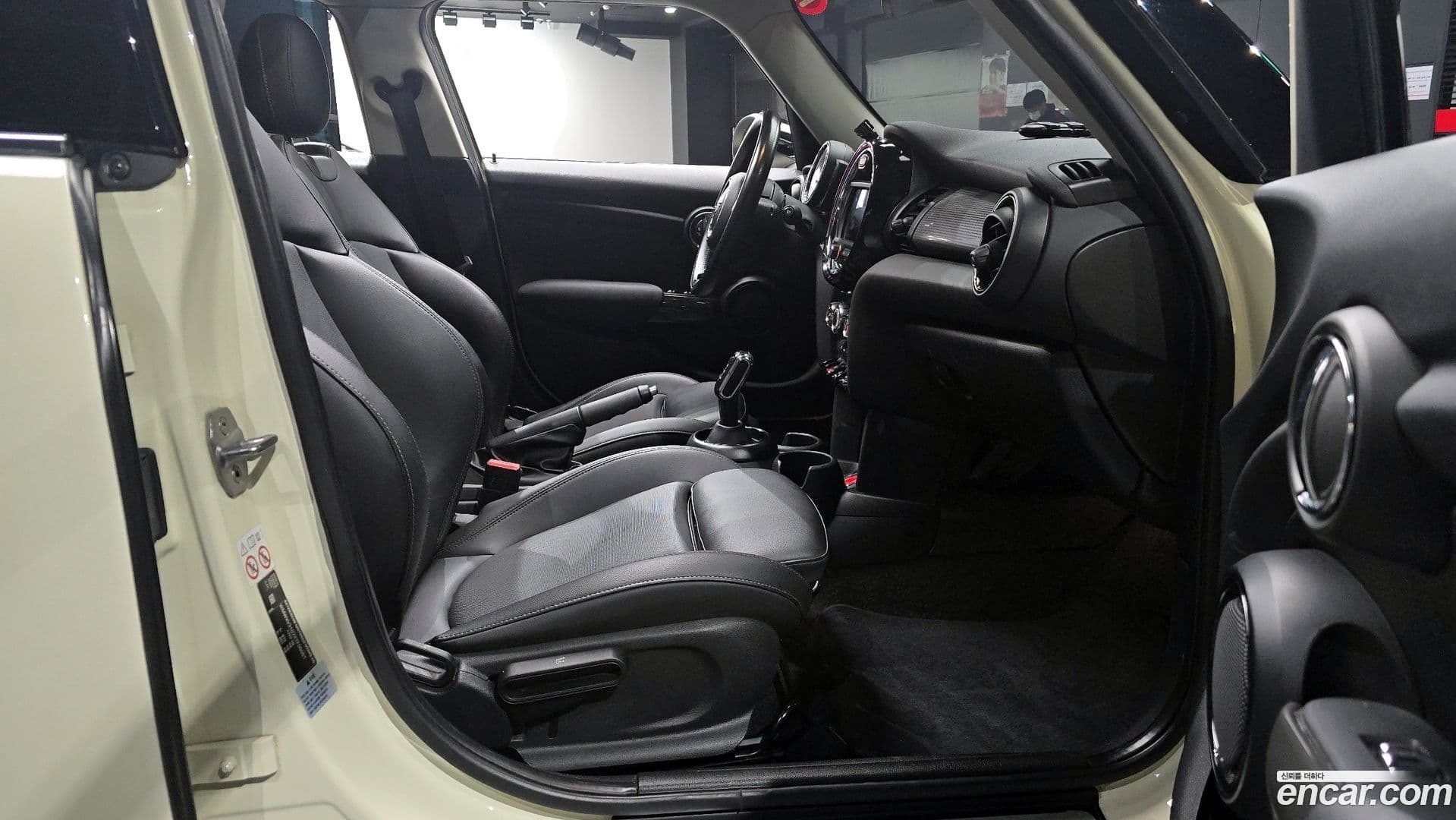 Main__Slider__Photo:Cooper Mini 2019.2-10