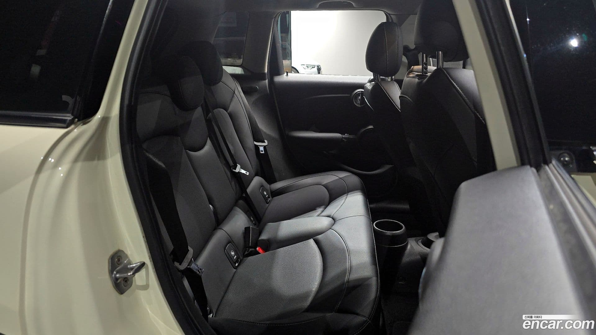 Main__Slider__Photo:Cooper Mini 2019.2-11